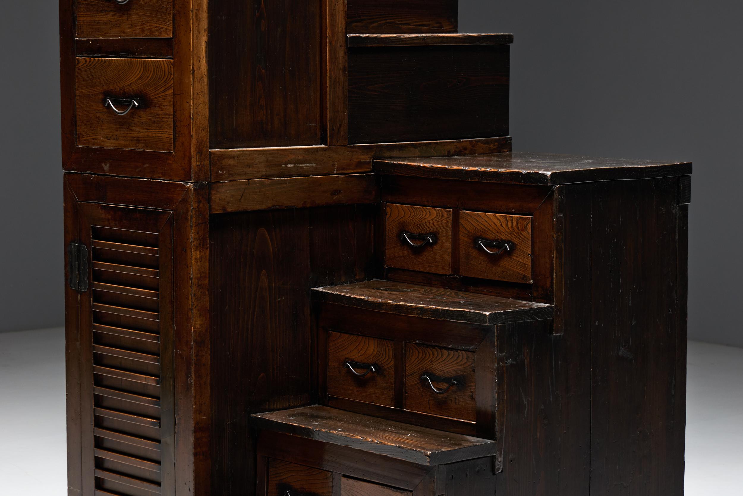 Cassapanca giapponese Kaidan Tansu, Giappone, XIX secolo in vendita 11