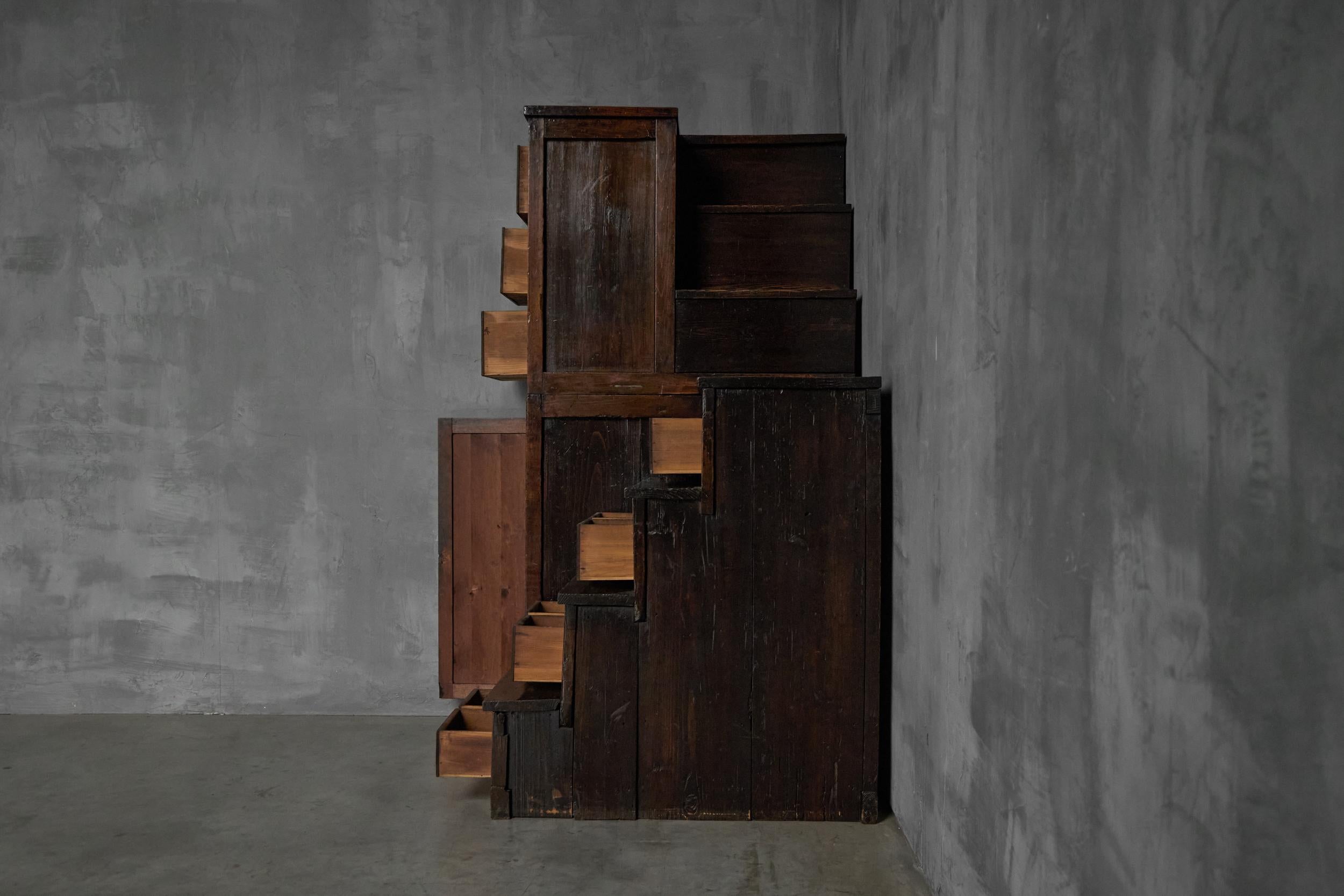 Cassapanca giapponese Kaidan Tansu, Giappone, XIX secolo in vendita 2