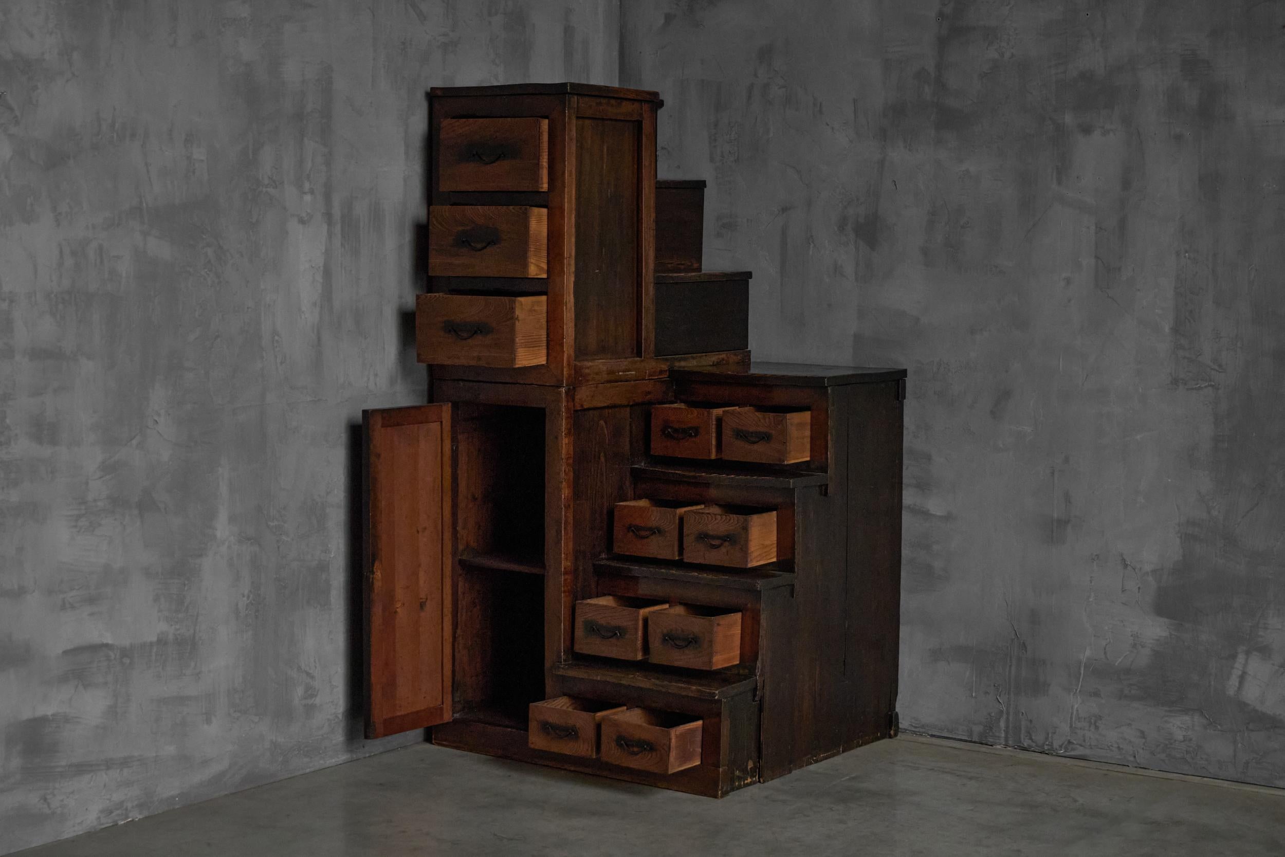 Cassapanca giapponese Kaidan Tansu, Giappone, XIX secolo in vendita 3