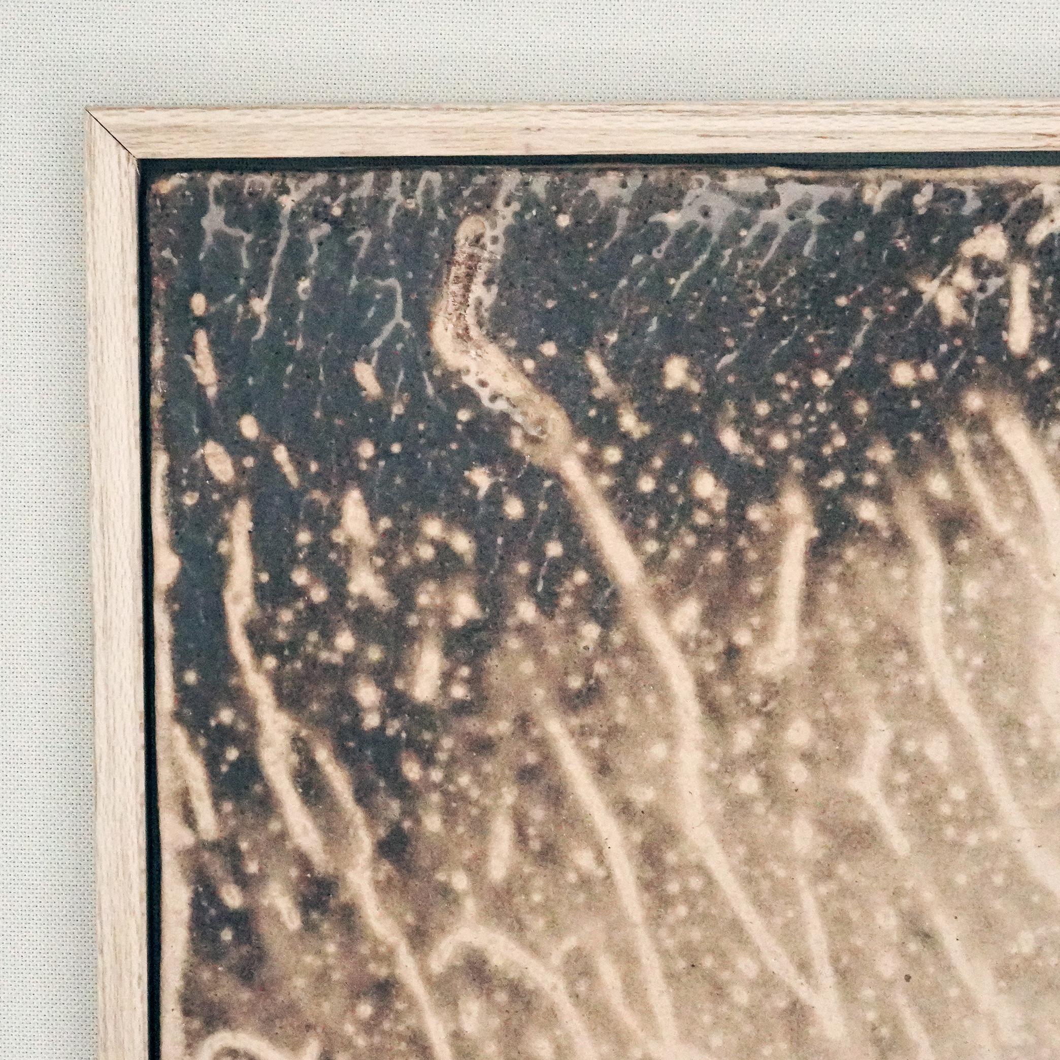 Cotto in fornace Kaiga 1 - 1' x 1' arte da parete in ceramica raku incorniciata - RAAQUU Numero di serie 2400009 in vendita