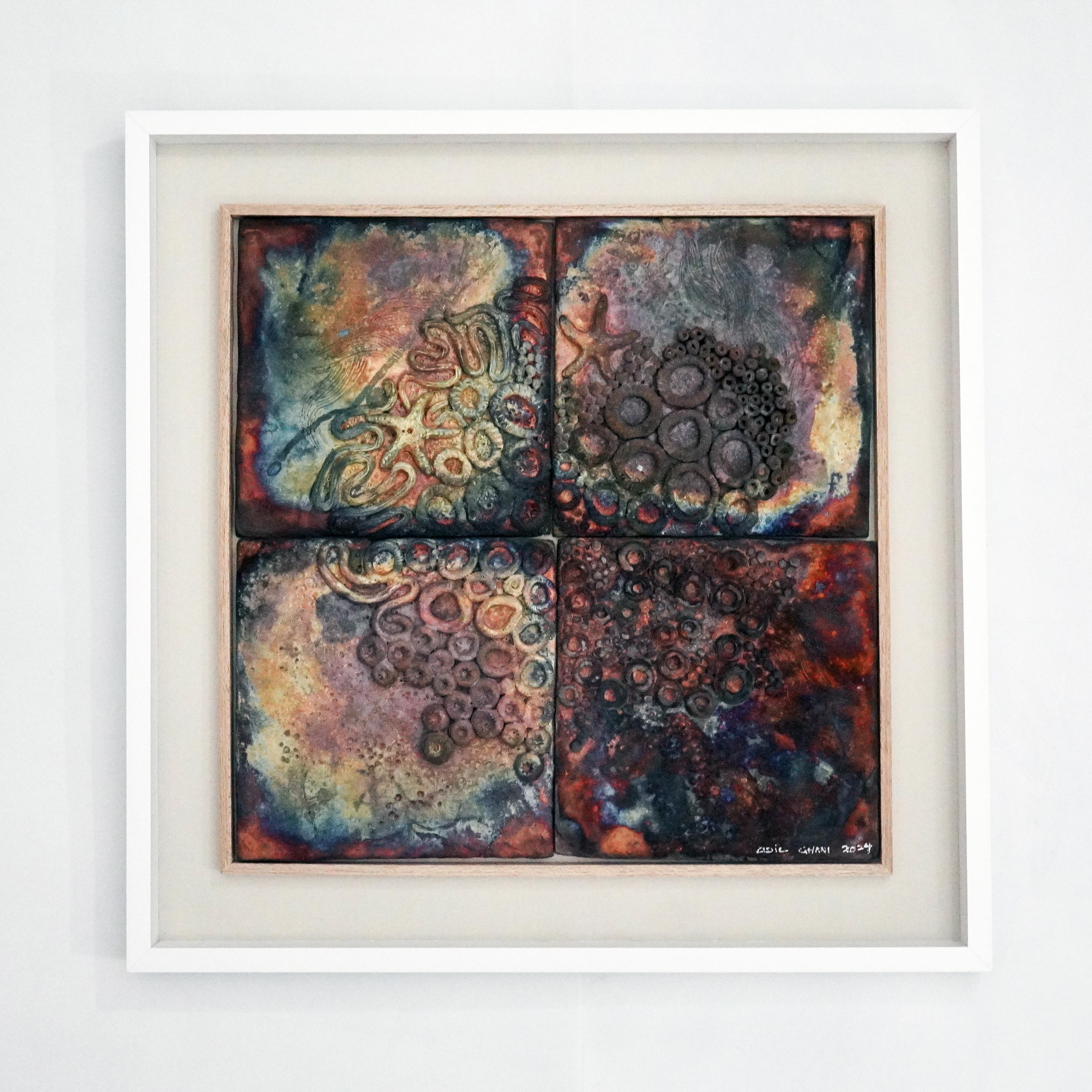 Sculpture murale Kaiga 4 - 2' x 2' encadrée en céramique raku - RAAQUU Serial n° 2400014