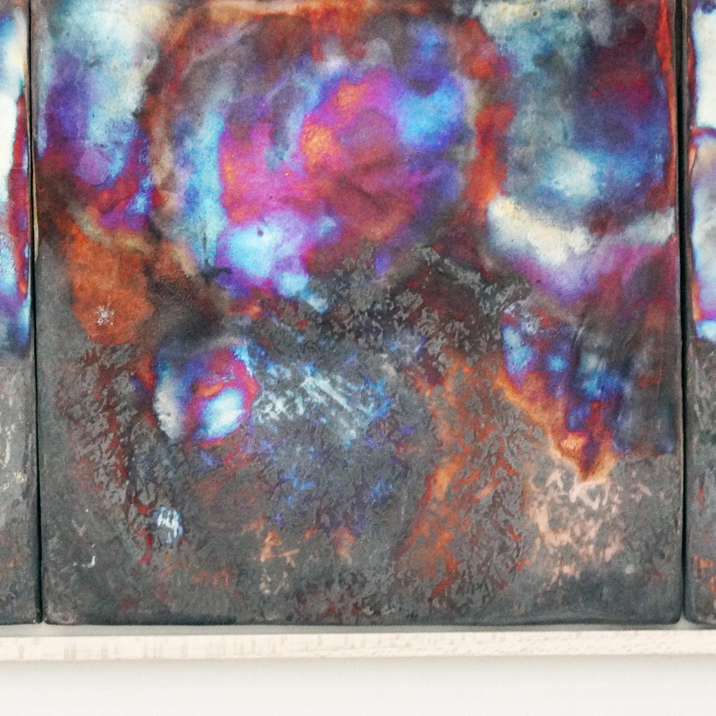 Moderno Kaiga 6 - Arte da parete in ceramica raku con cornice 2' x 3' - RAAQUU Numero di Serie 2400016 in vendita