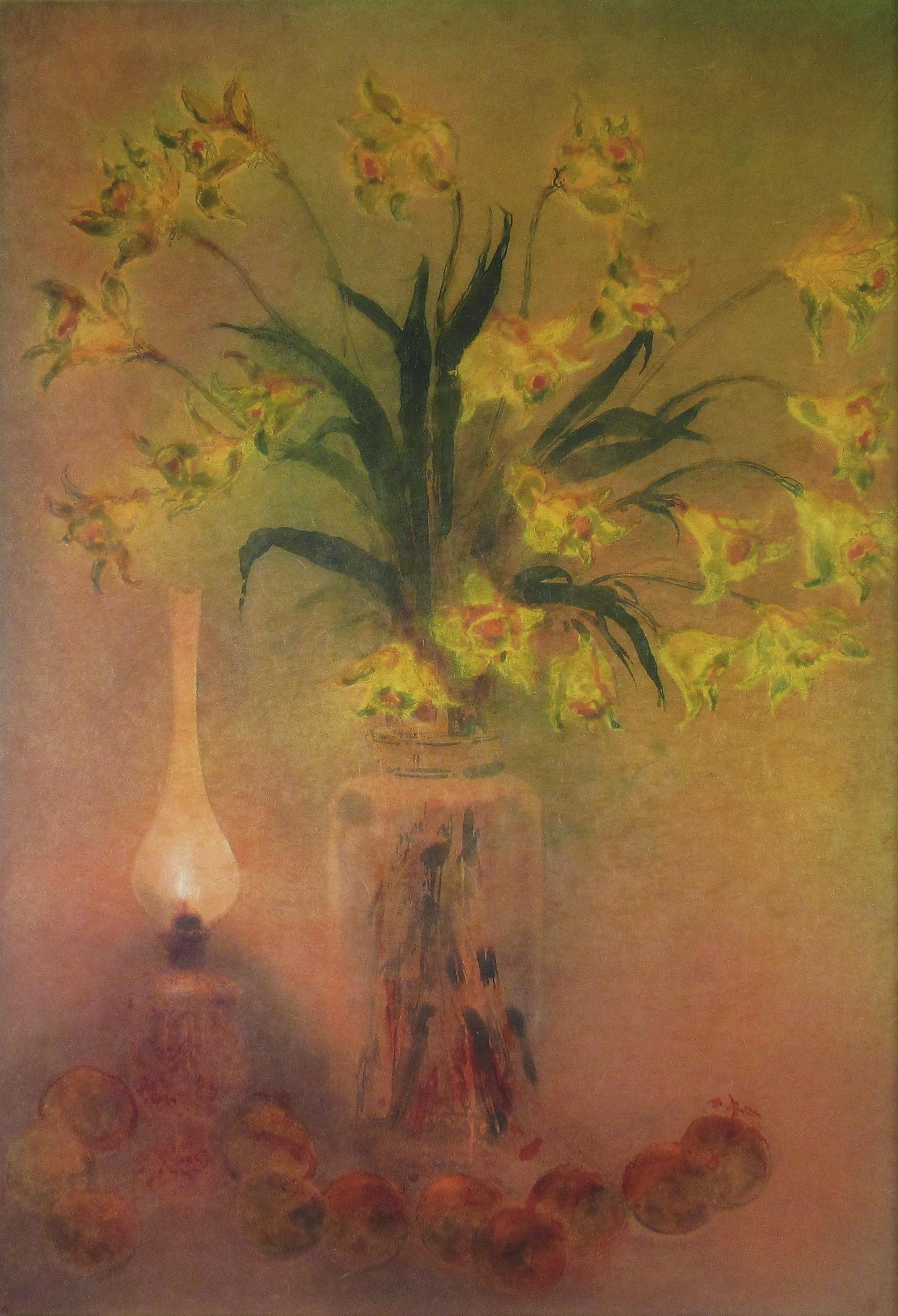 Stillleben mit Lampe und Früchten, große Aquatinta – Print von Kaiko Moti