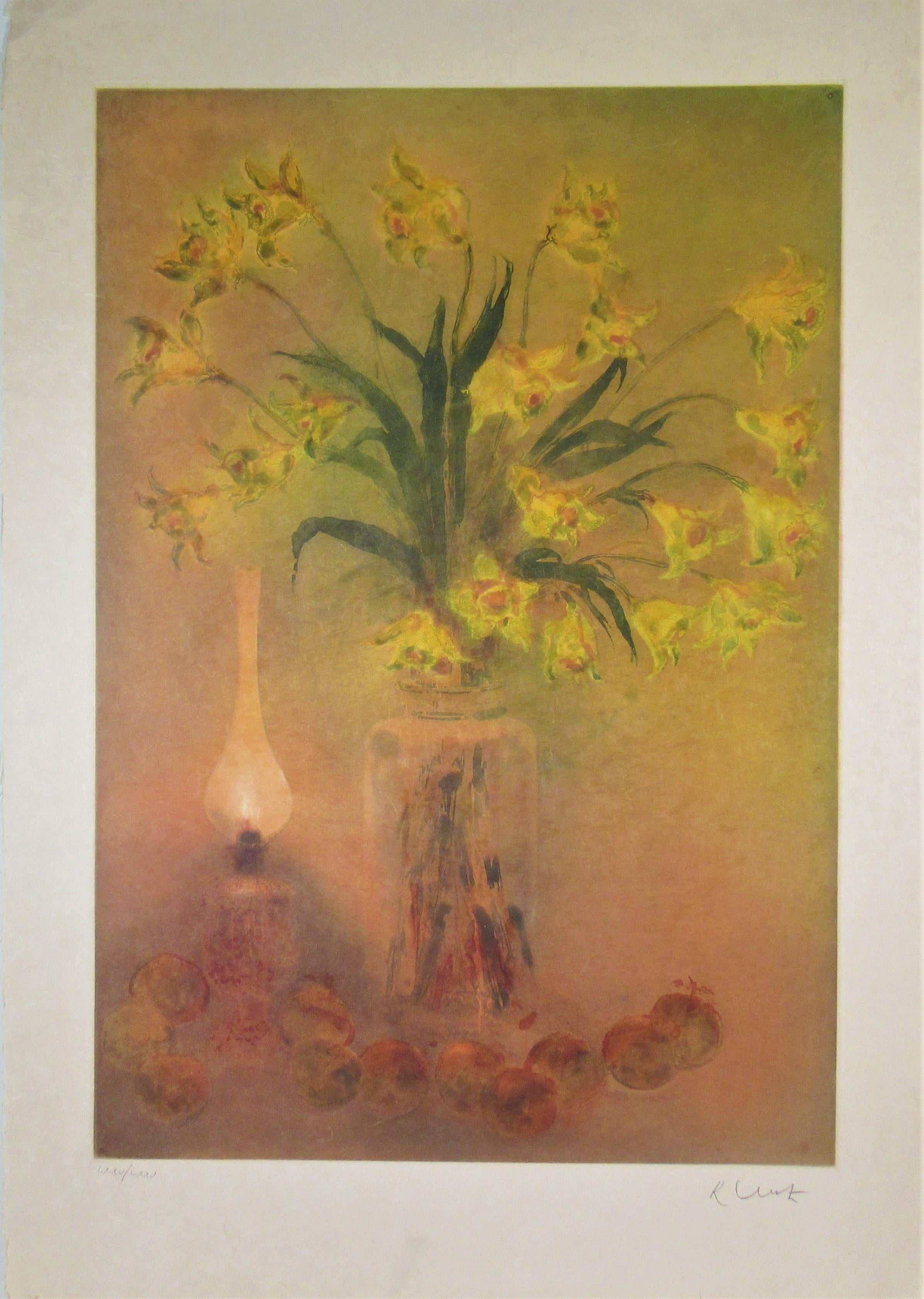 Kaiko Moti Figurative Print – Stillleben mit Lampe und Früchten, große Aquatinta