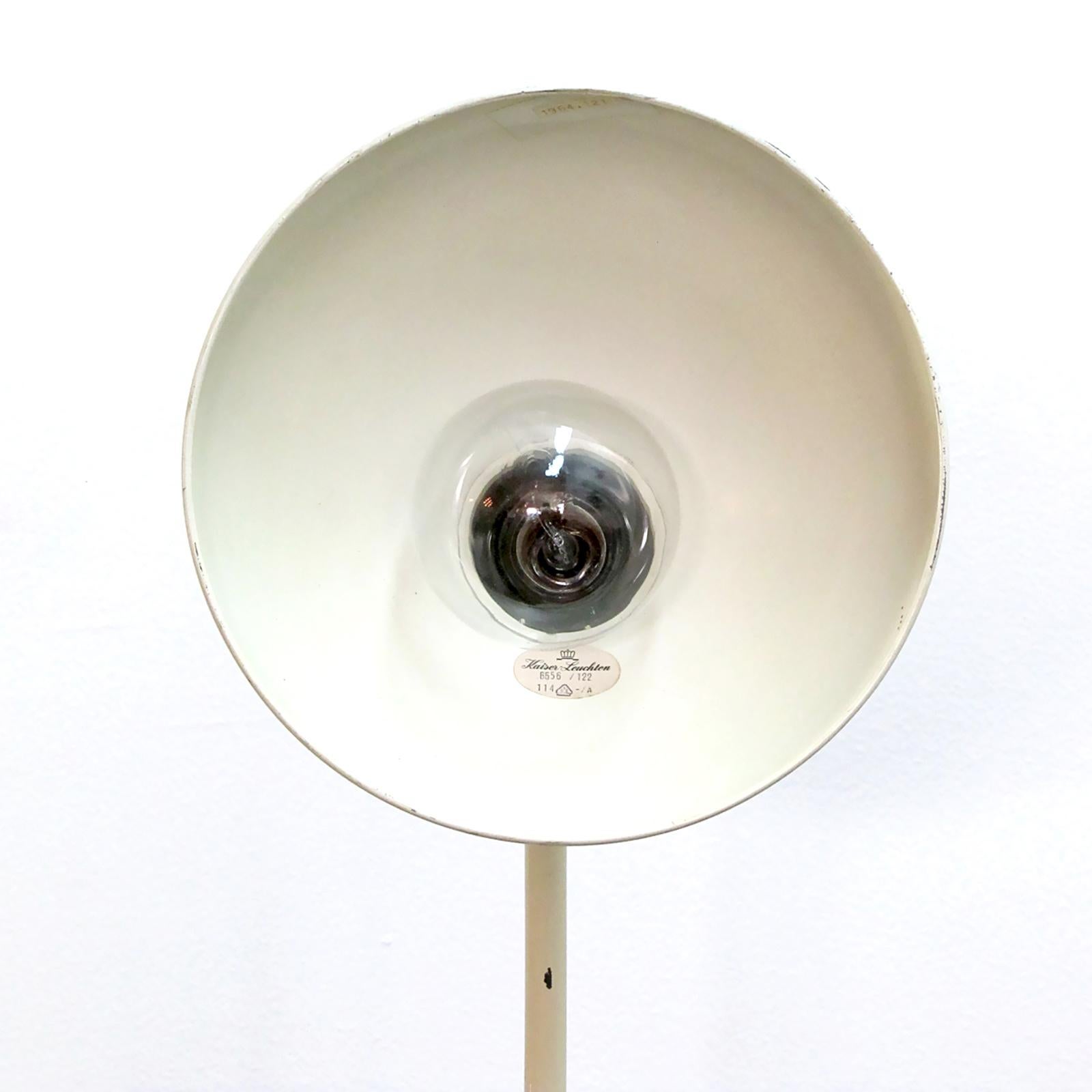 Milieu du XXe siècle Lampe de bureau Kaiser par Christian Dell, 1950 en vente