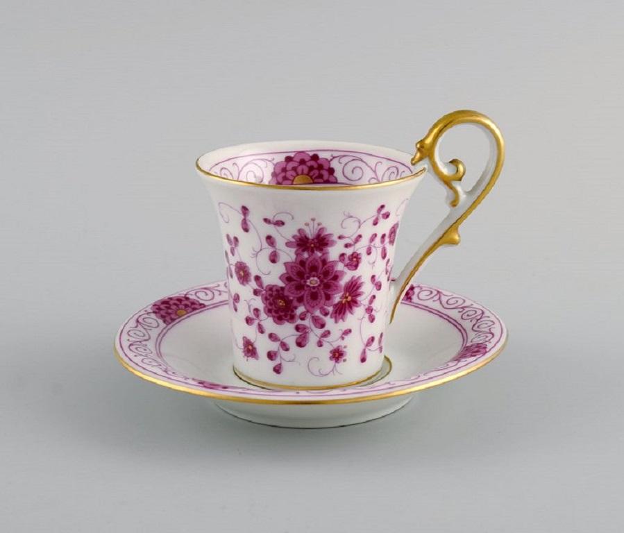 Kaiser, Germany. Two coffee cups with saucers and six small bowls in hand-painted porcelain with flowers and gold rim. 
Mid-20th century.
The coffee cup measures: 6.5 x 6 cm.
Saucer diameter: 11.5 cm.
Largest bowl diameter: 10 cm.
In excellent