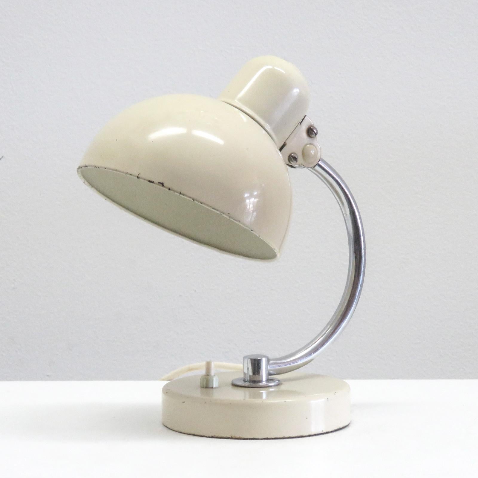 Enameled Kaiser iDell Model 6722 Table Lamp, 1930s For Sale