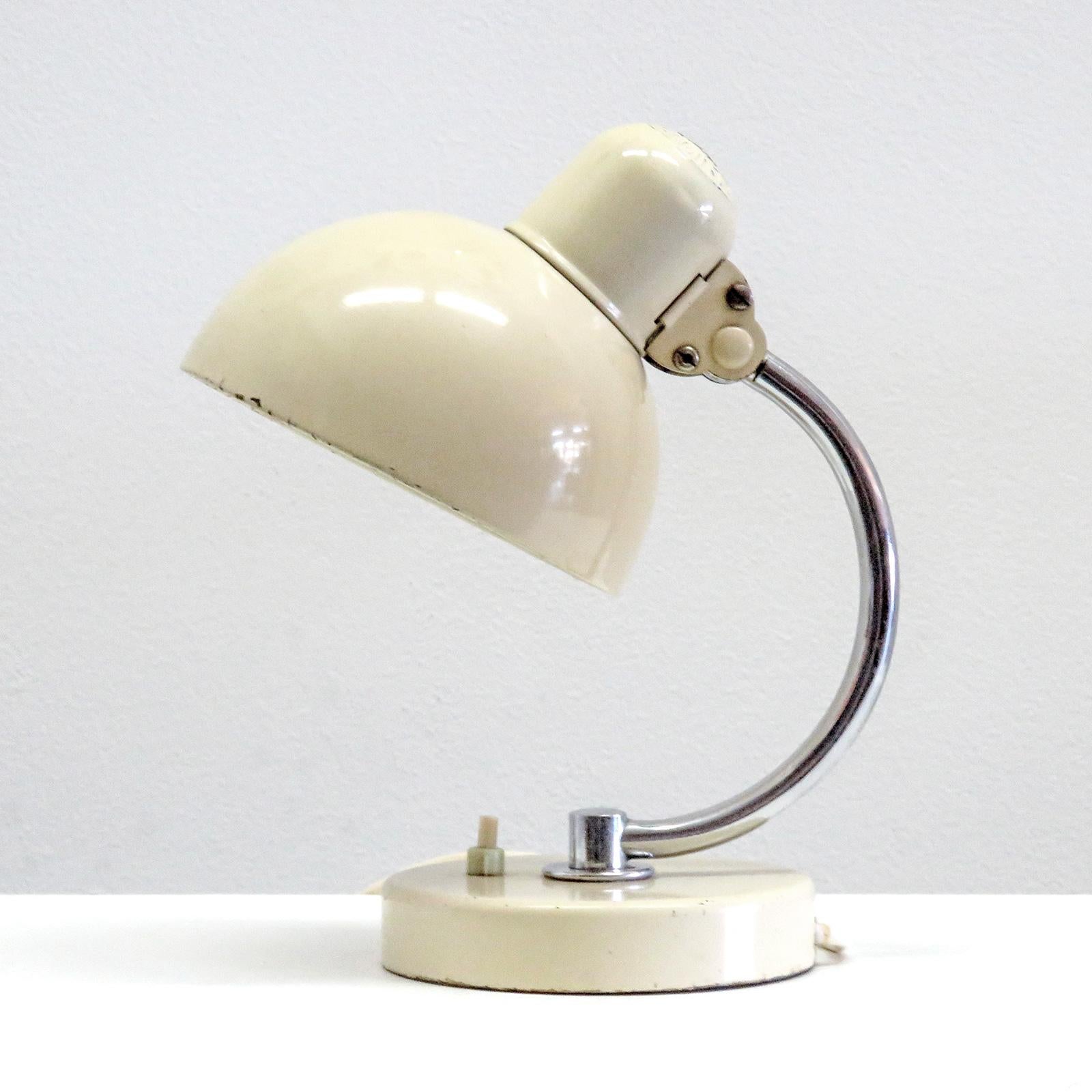 Kaiser iDell Model 6722 Table Lamp, 1930s In Good Condition For Sale In Los Angeles, CA