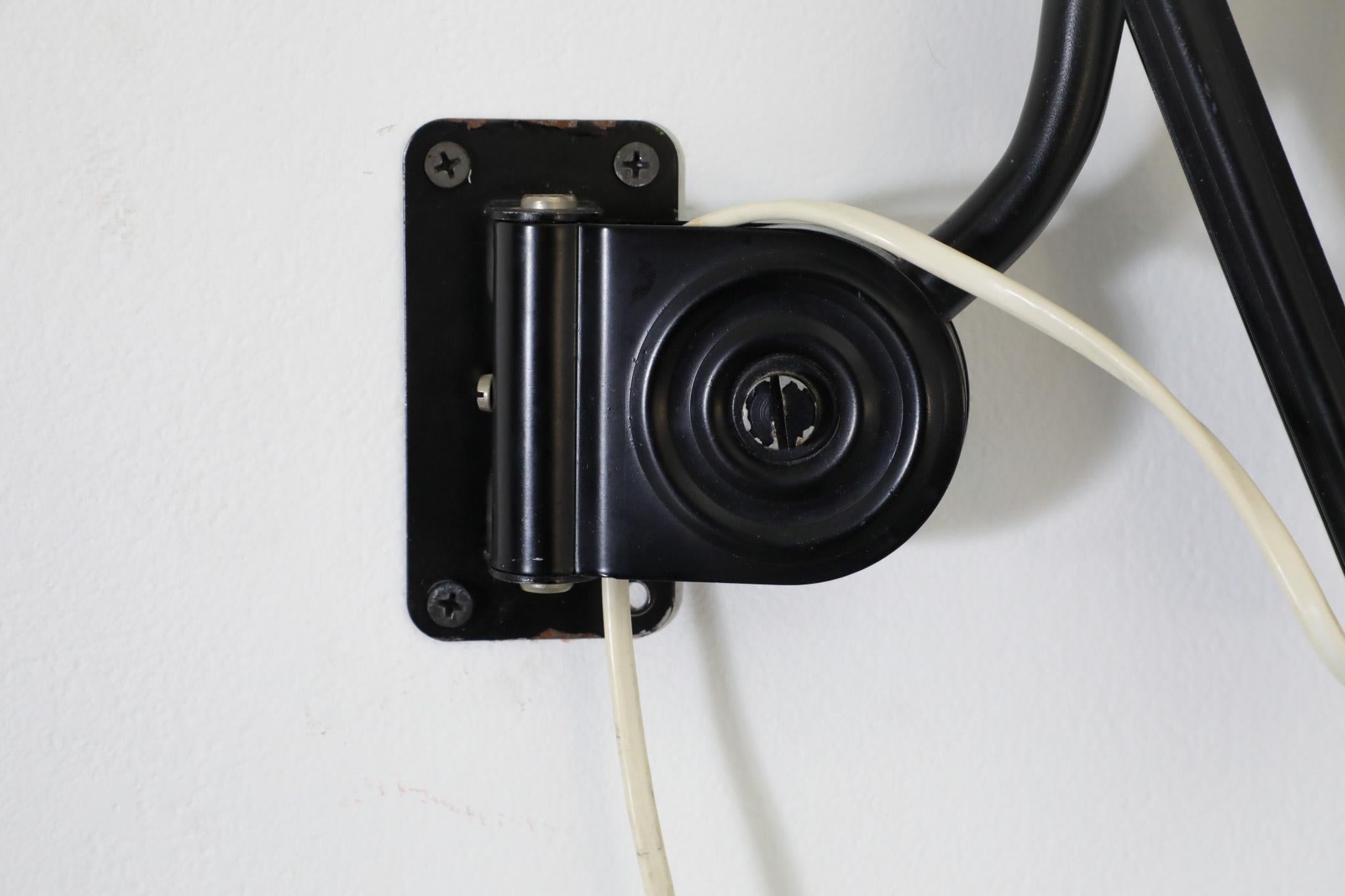 Lampada a fisarmonica da parete in metallo smaltato nero in stile Kaiser Idell di Hala Zeist in vendita 4