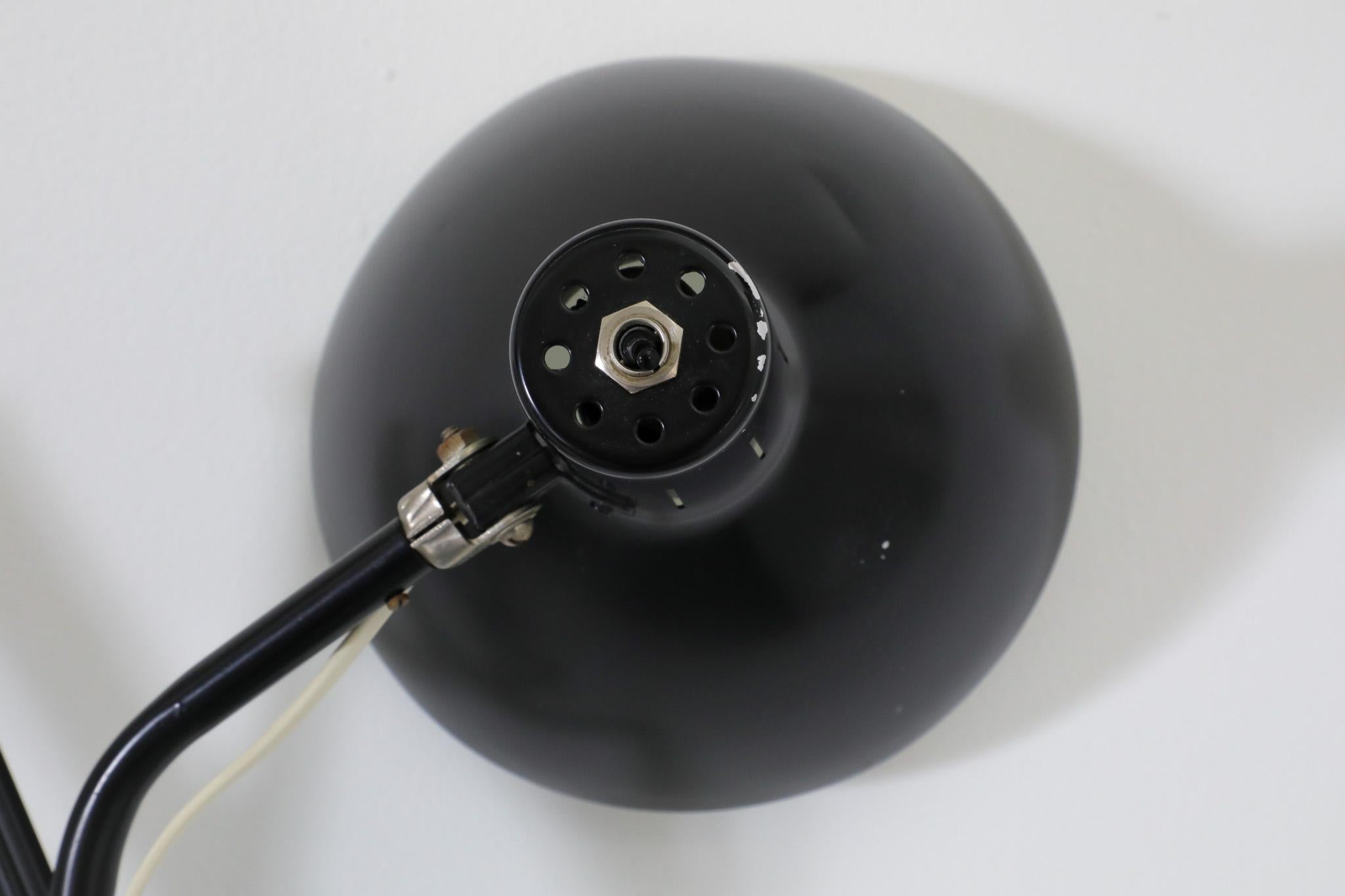 Lampada a fisarmonica da parete in metallo smaltato nero in stile Kaiser Idell di Hala Zeist in vendita 5