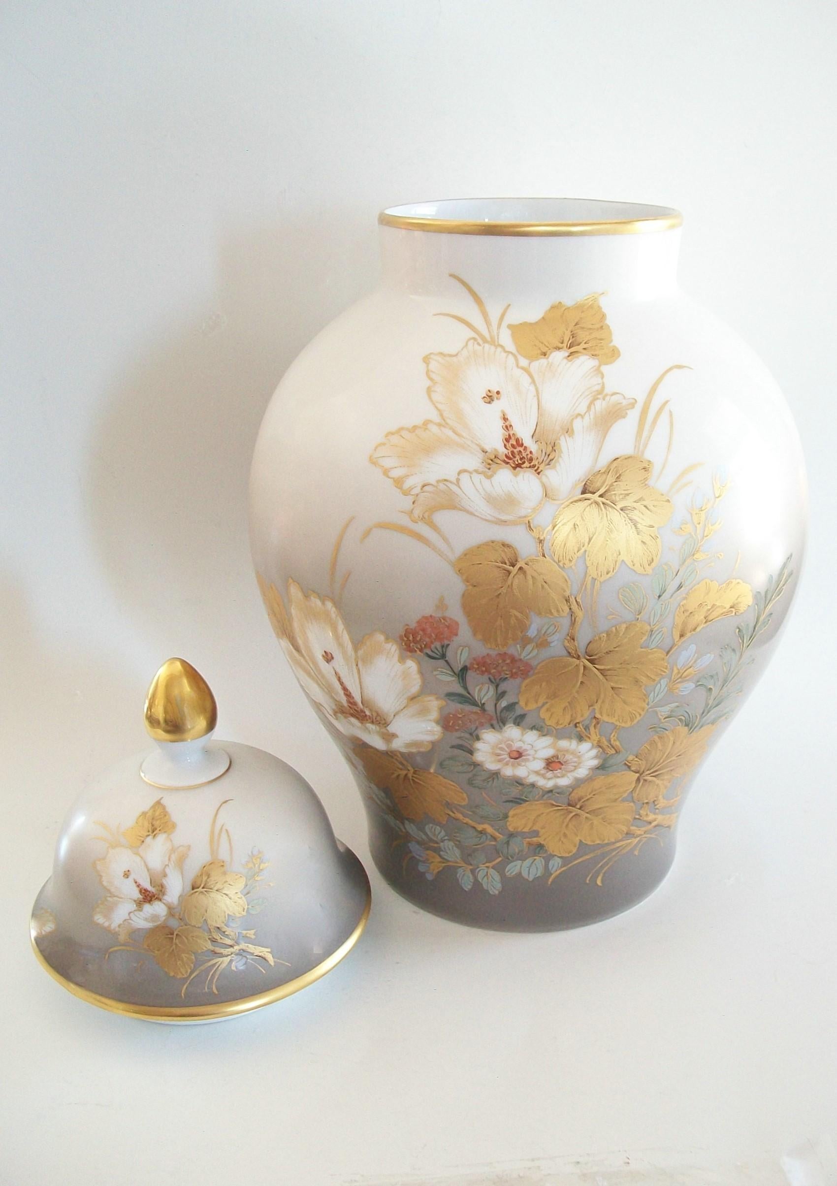 KAISER - K. Nossek - Urne et couvercle en porcelaine vintage - Allemagne - Milieu du 20e siècle en vente 2