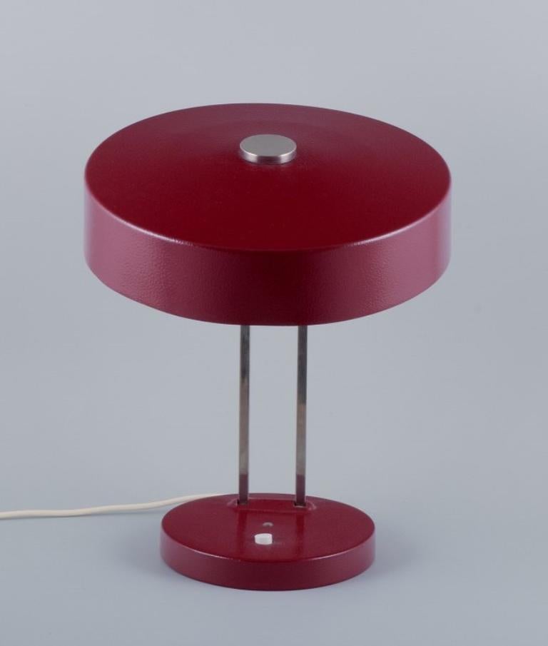 Kaiser Leuchten. Burgundy coloured desk lamp.
1960s.
In excellent condition.
Dimensions: Height in horizontal position: 42.0 cm.
Shade: Diameter 32.0 cm.
Cord length: 140 cm.
