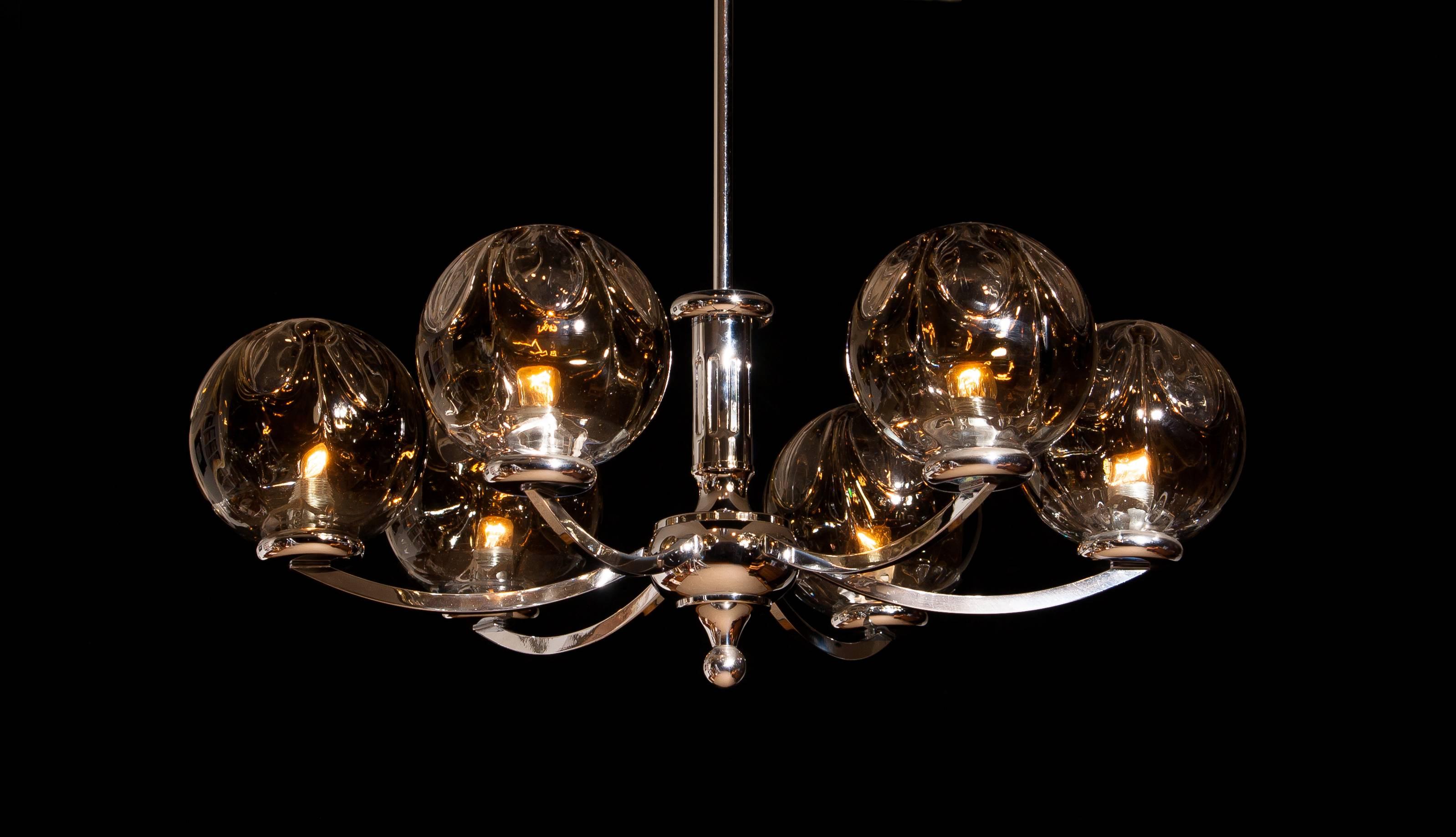 Exceptional beautiful chandelier made by Kaiser Leuchten in excellent condition.
This chandelier with the six original 