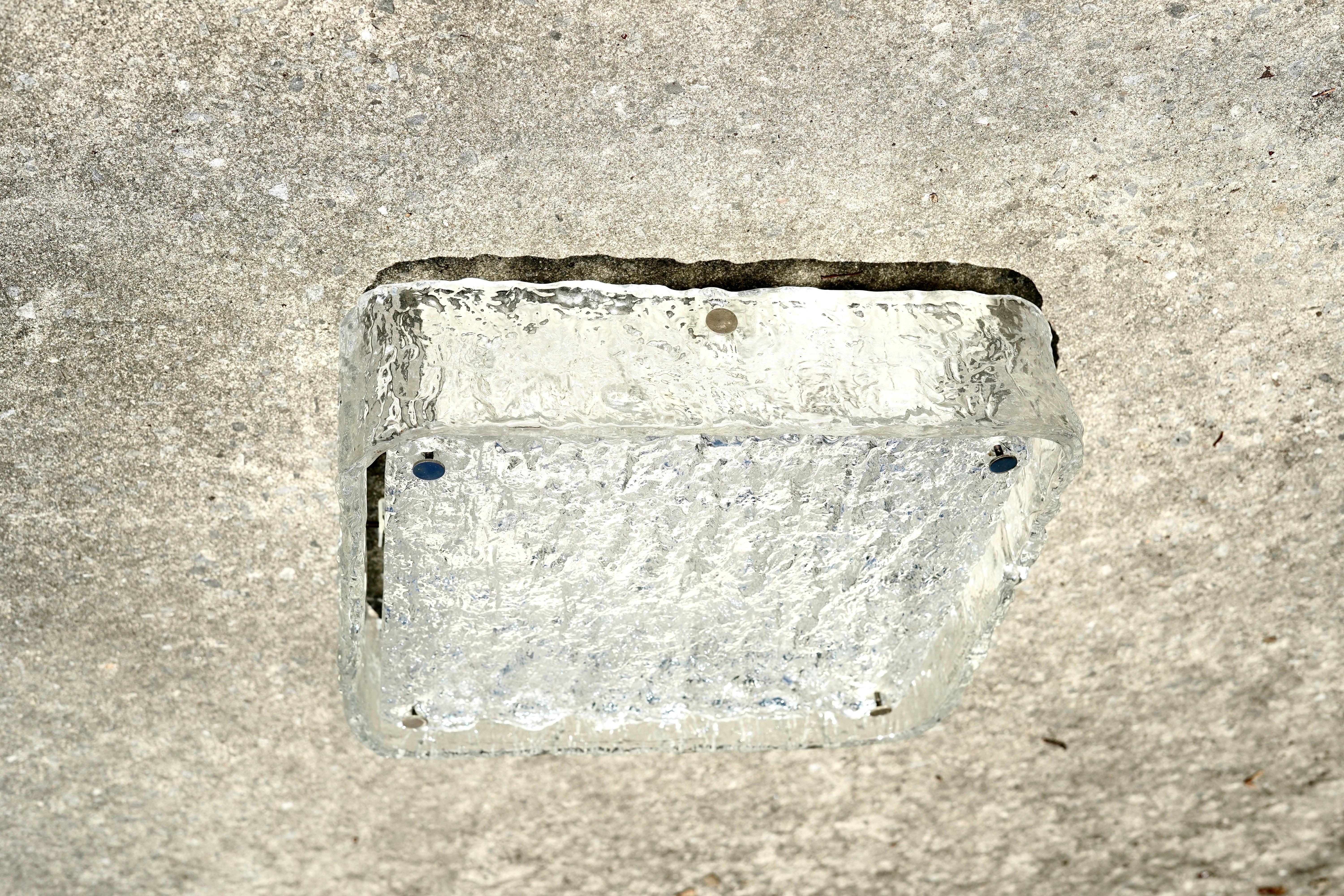 Kaiser Leuchten Kaiser flush Mount quadratisch Glas Chrom Endstücke, Deutschland, 1970 (20. Jahrhundert) im Angebot