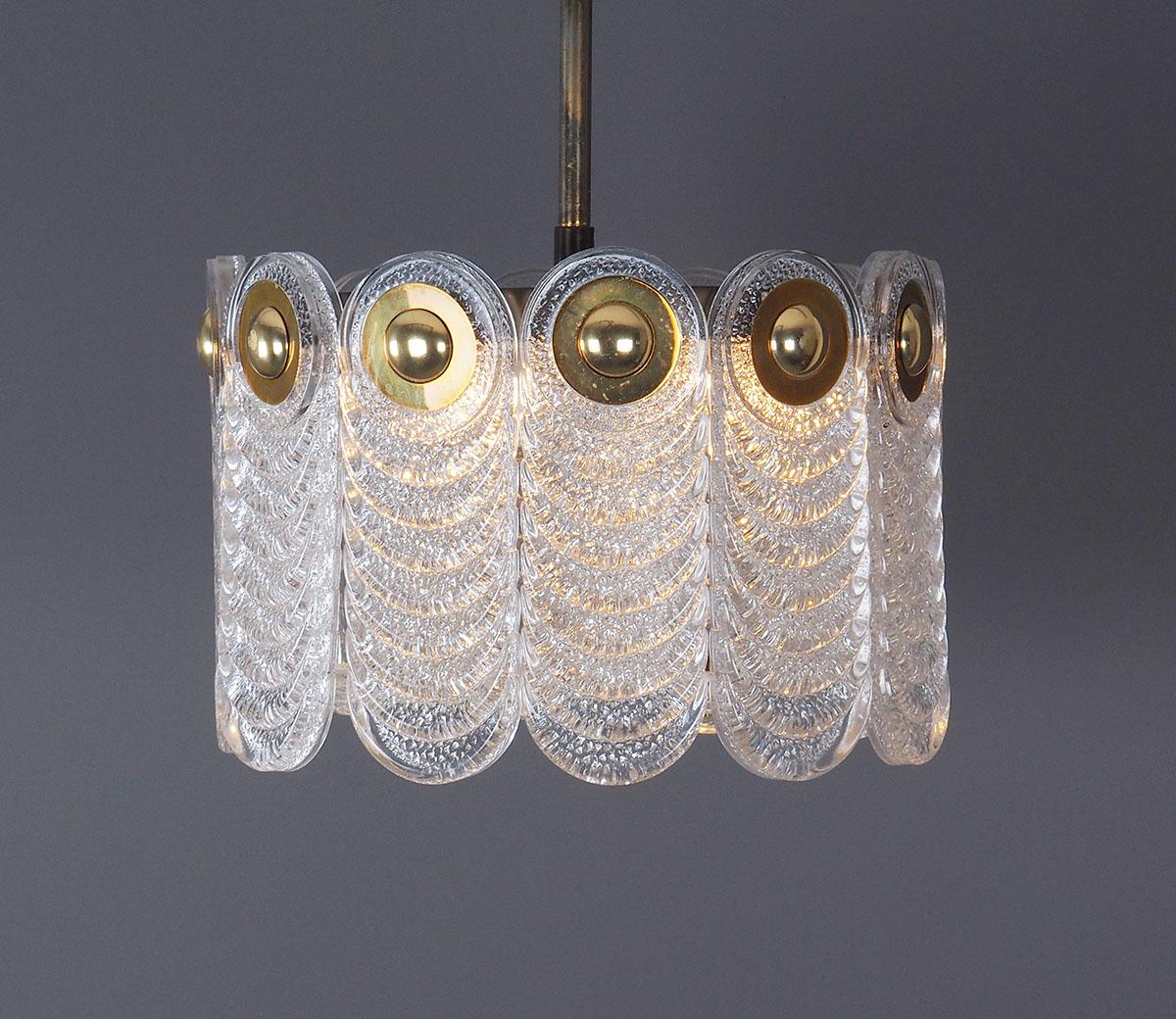 Kaiser Leuchten Mid-Century Modern Crystal and Brass Hanging Lamp In Good Condition For Sale In HEILOO, NL