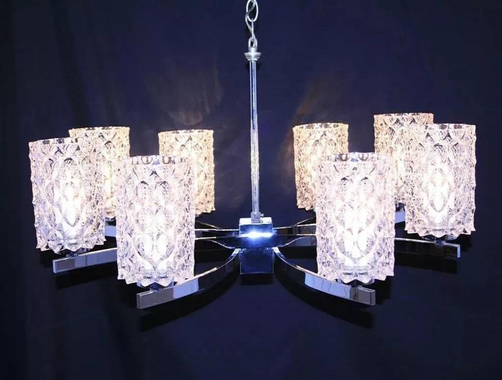 Lampadario in cristallo con paralume cromato 