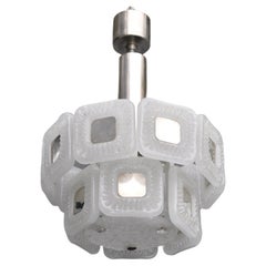 Kronleuchter und Hängelampen aus Metall