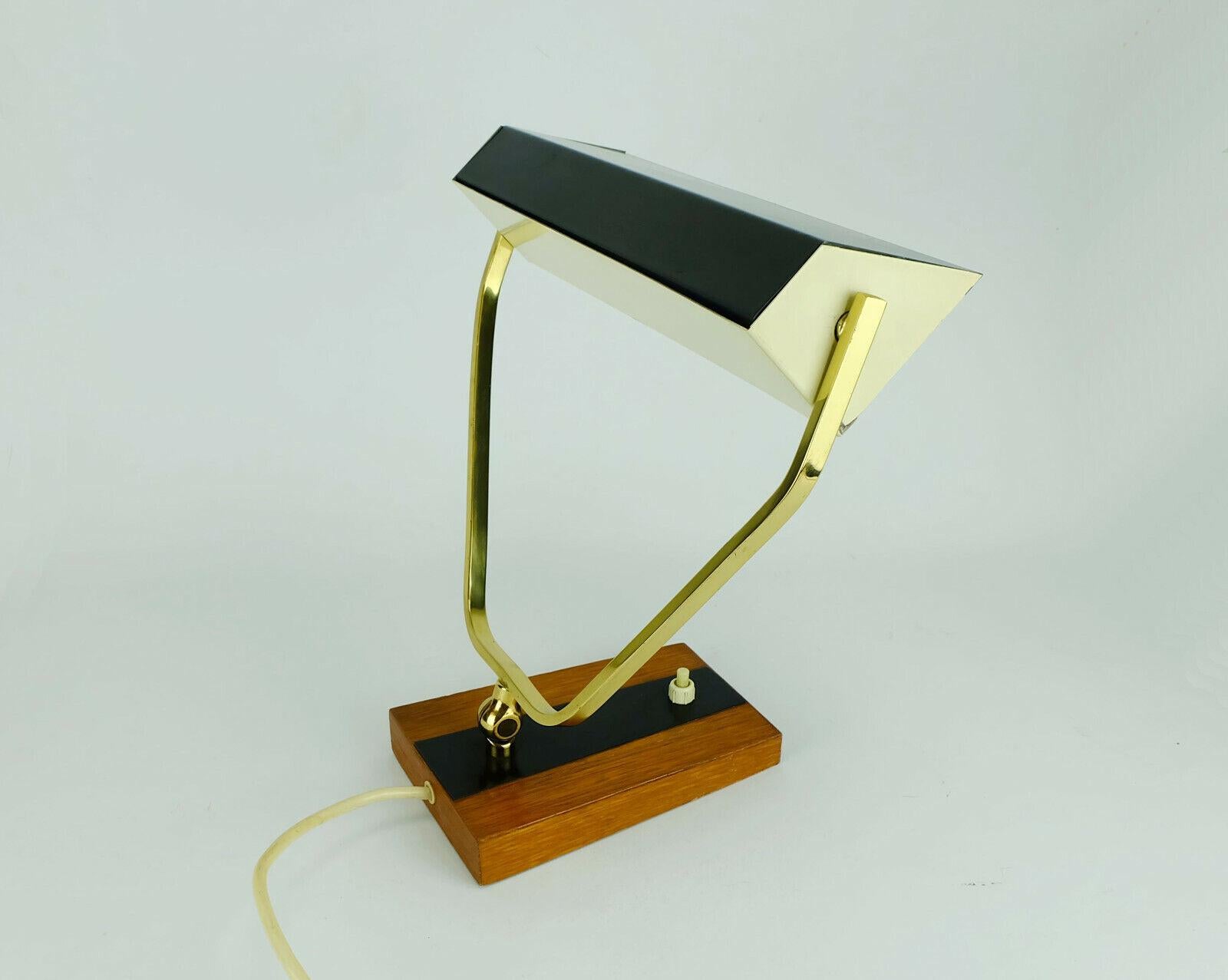 Kaiser Lámpara de escritorio de mediados de siglo Lámpara de mesa Metal Latón Madera de teca, años 60 en venta 5