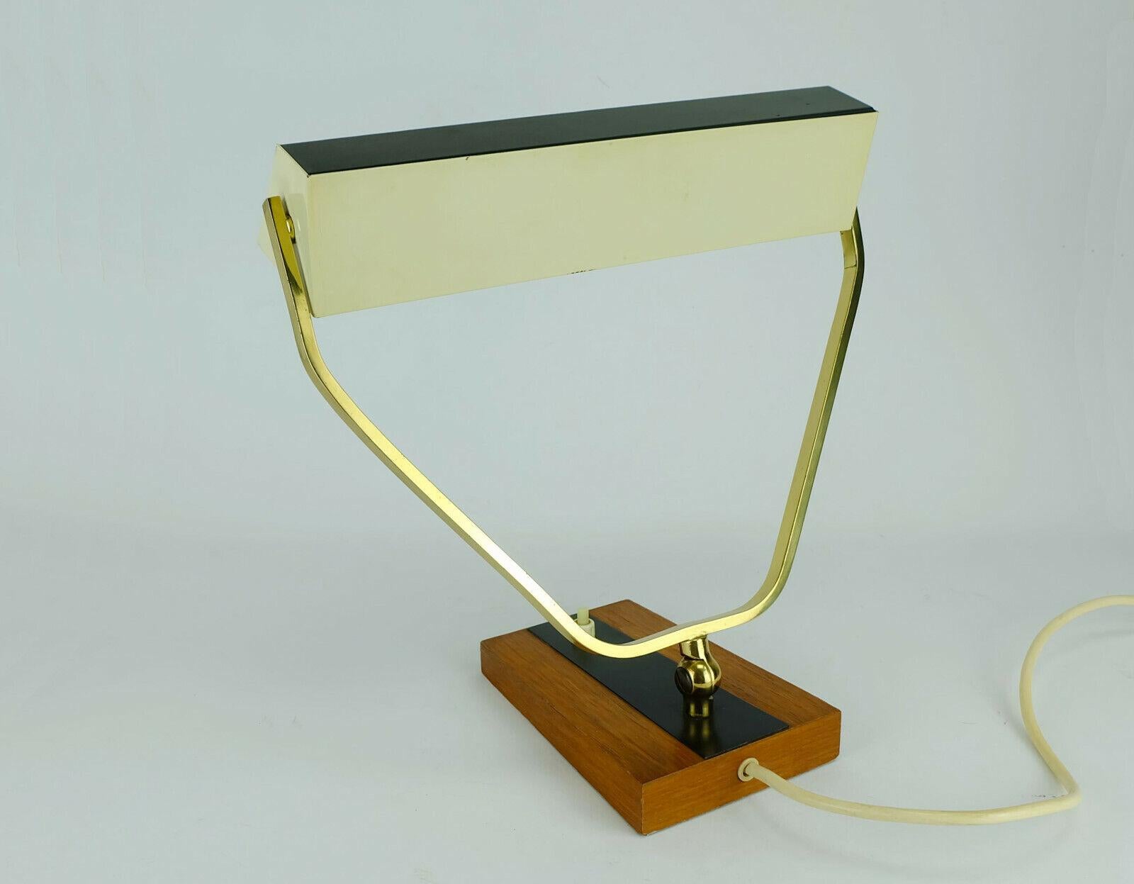 Kaiser Lámpara de escritorio de mediados de siglo Lámpara de mesa Metal Latón Madera de teca, años 60 en venta 3
