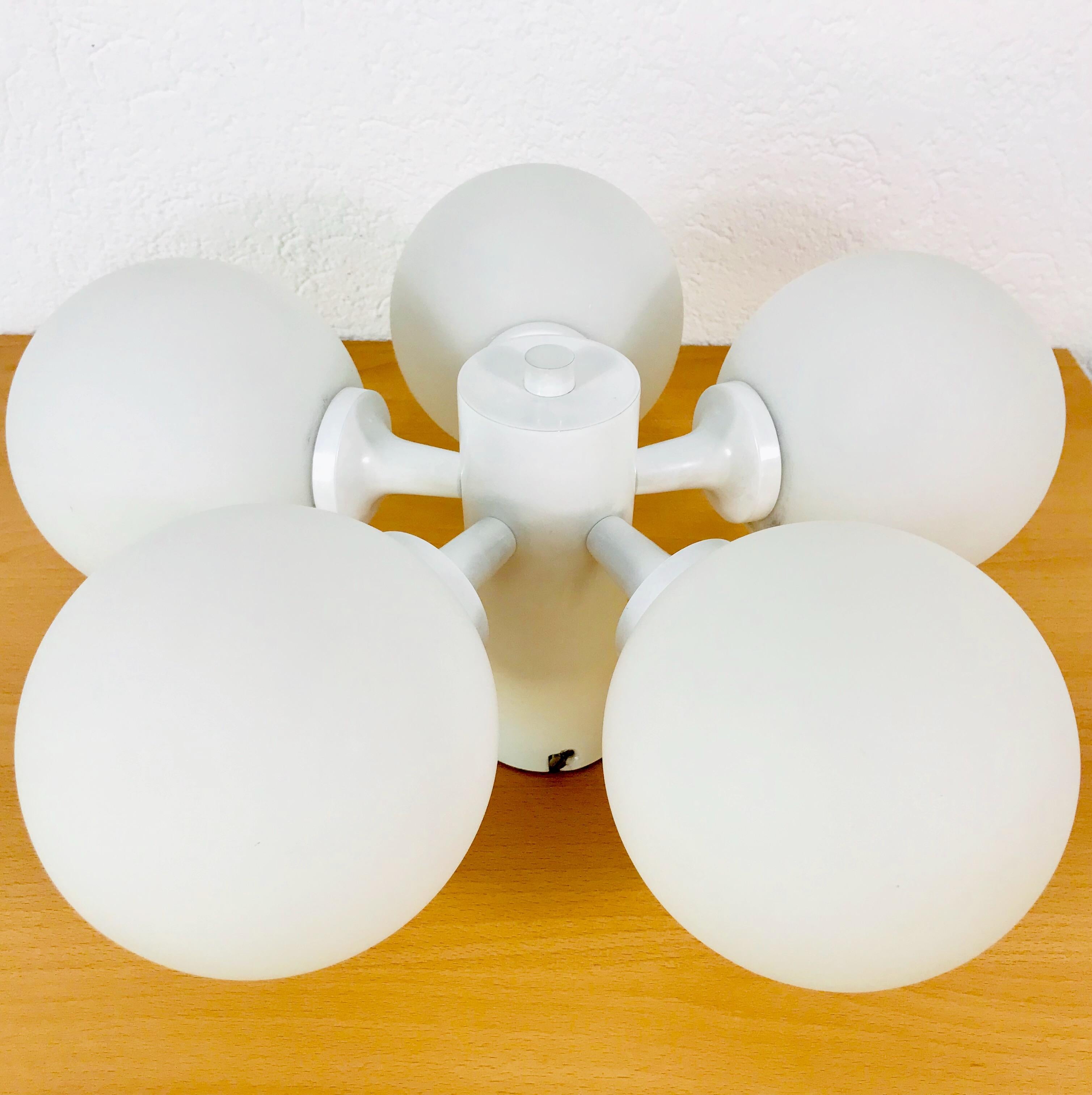 Kaiser Midcentury White 5-Arm Space Age Flush Mount, 1960s, Germany In Good Condition In Hagenbach, DE