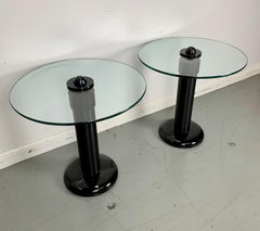 Mitte des Jahrhunderts Postmoderne Art Deco Form Schwarzes Aluminium & Glas End- oder Beistelltische