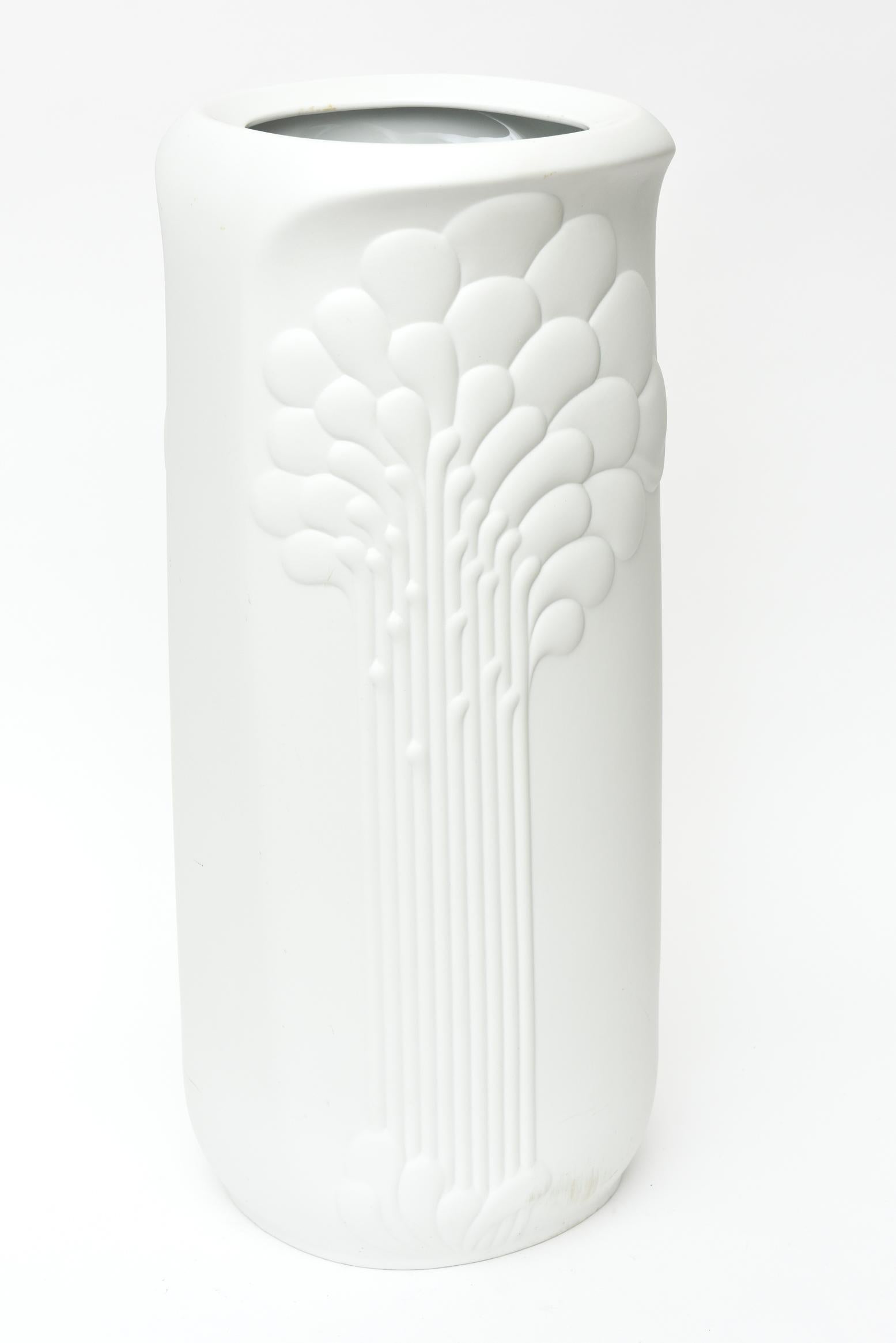 This lovely and monumental white porcelain sculptural Mid-Century Modern signed Kaiser W. Germany is a wonderful umbrella stand and or monumental vase or vessel. It is white matte bisque porcelain with a glazed white porcelain lip. It is from the