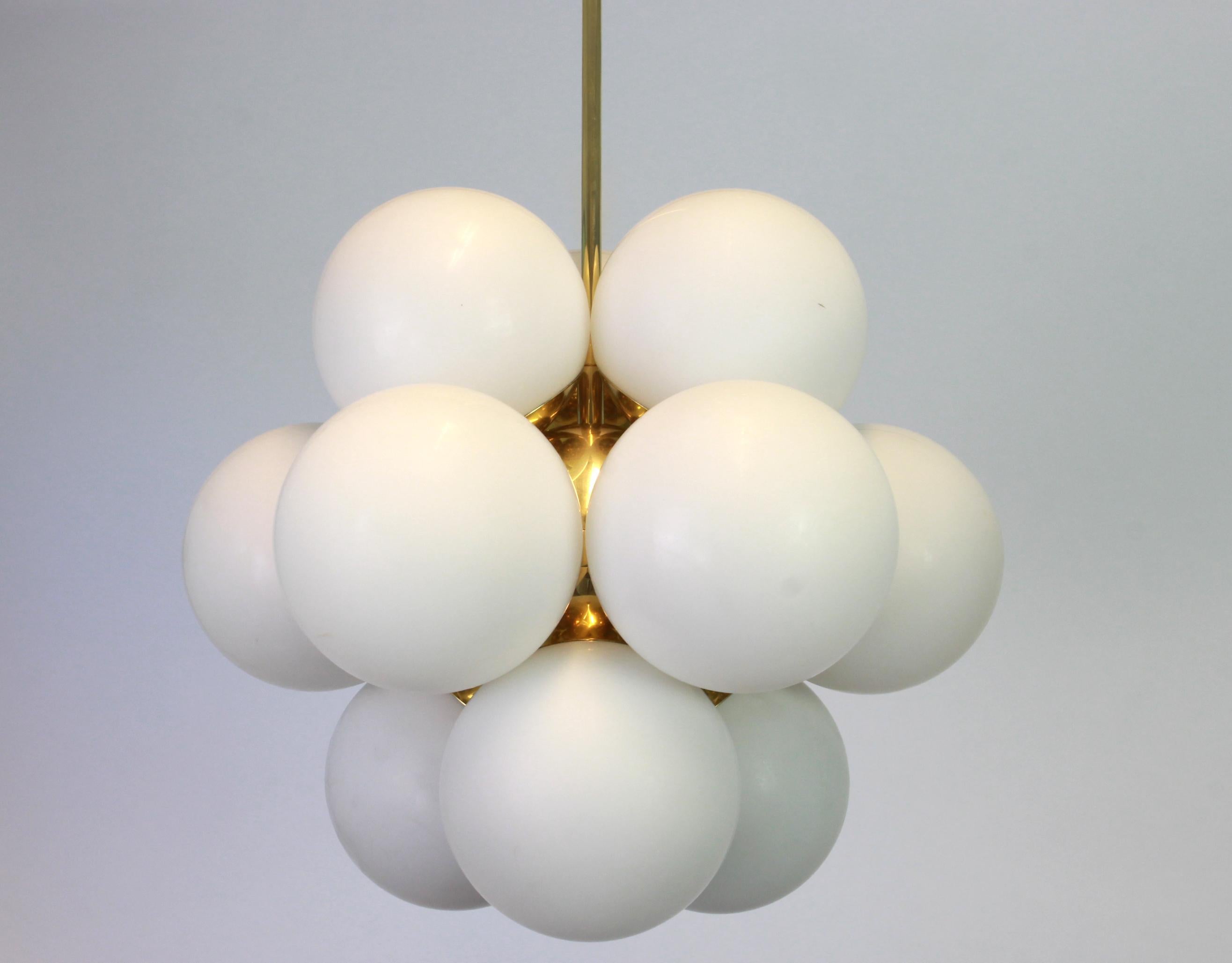 Wonderful Sputnik chandelier made by Kaiser Leuchten, Germany, circa 1970-1979.
Great Atomium shaped chandelier with 12 opal glasses.

High quality and in very good condition. Cleaned, well-wired and ready to use. 

The fixture requires 12 x