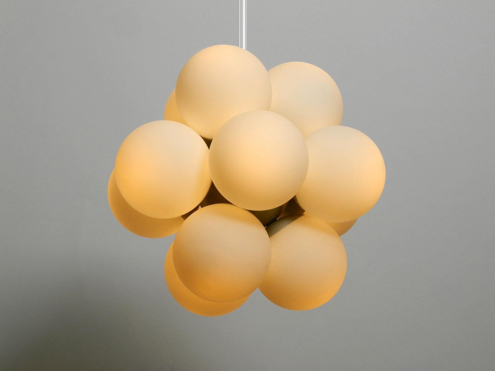 Kaiser Sputnik Molecular Shape Chandelier, 12 Opal Glass, Germany, 1970s In Good Condition In Aachen, NRW