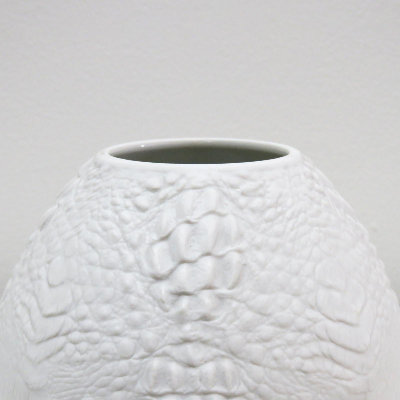 Porcelain Kaiser Vase Model No 246, 1960 For Sale