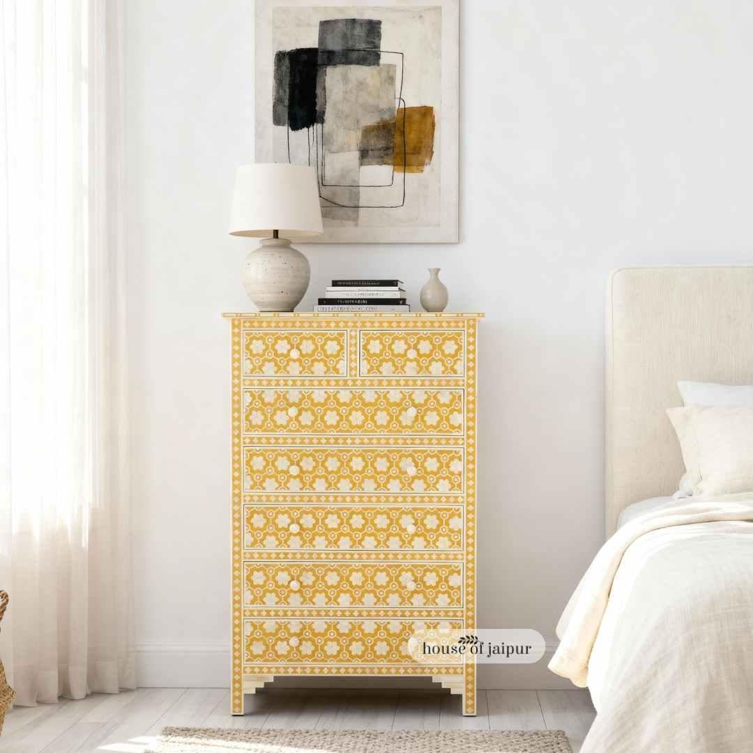 Cassettone Kaitlin a nido d'ape con intarsi in osso di House of Jaipur in vendita 1