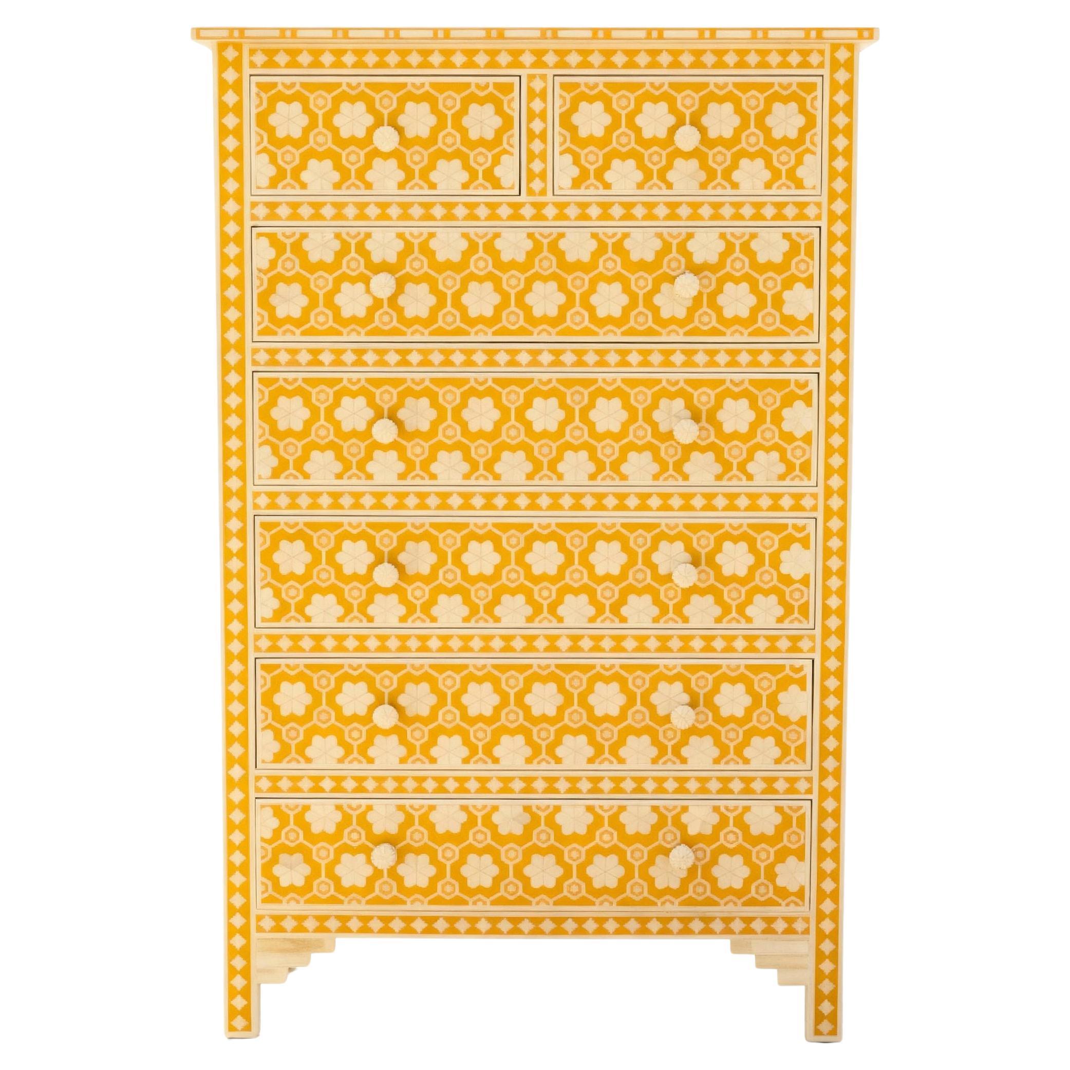 Cassettone Kaitlin a nido d'ape con intarsi in osso di House of Jaipur