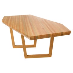 Kaiwa, kantiger meeting-Tisch aus massivem Holz von Autonomous Furniture