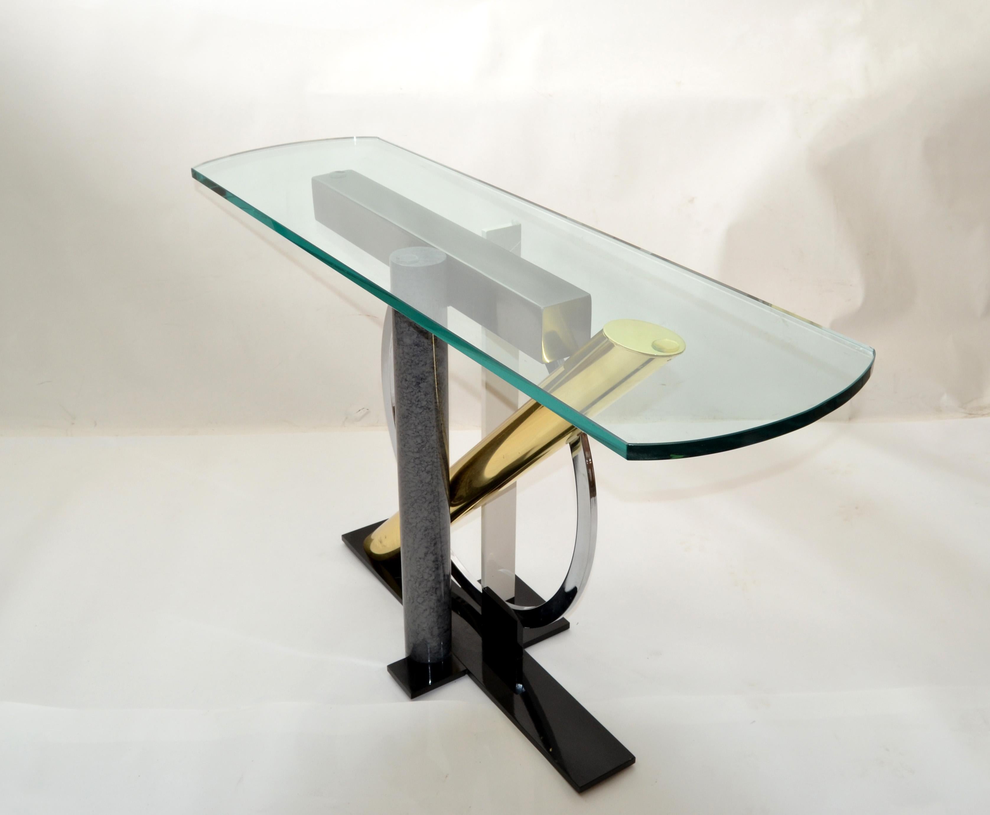 Américain Kaizo Oto Design Institute of America console en verre, laiton, acier et chrome en vente