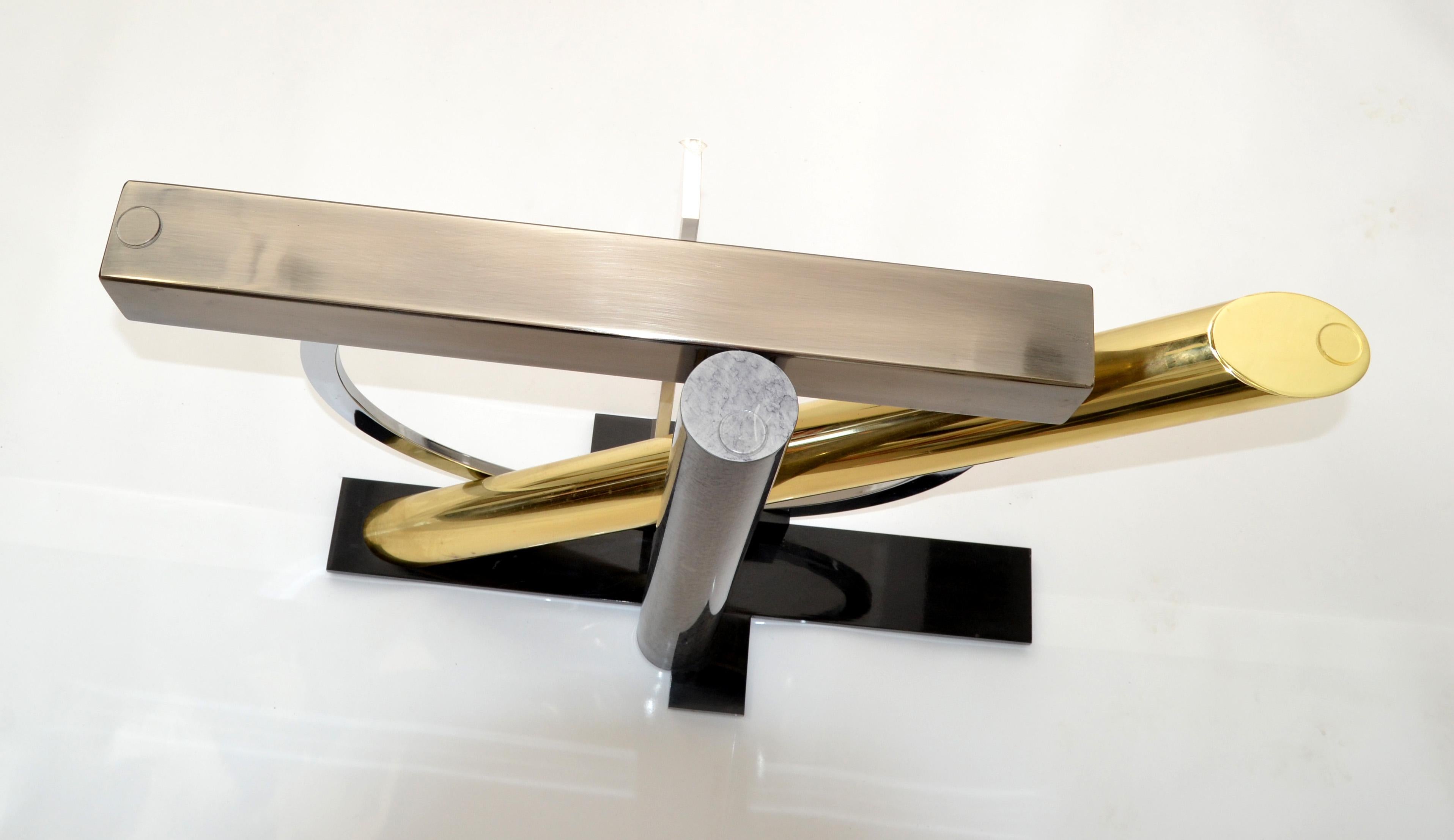 Kaizo Oto Mesa consola de cristal del Design Institute America Latón, acero, cromo siglo XX en venta