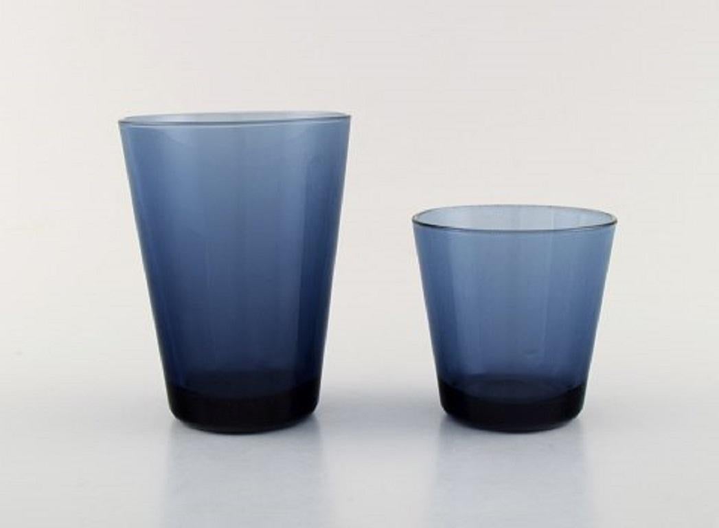 Kaj Franck (finlandais, 1911-1989), Finlande. Sept verres à boire en verre d'art violet, années 1960-1970.
En parfait état.
Le grand verre mesure : 12 cm. x 8,5 cm.
Le petit verre mesure : 8 x 8 cm.
Estampillé.

 