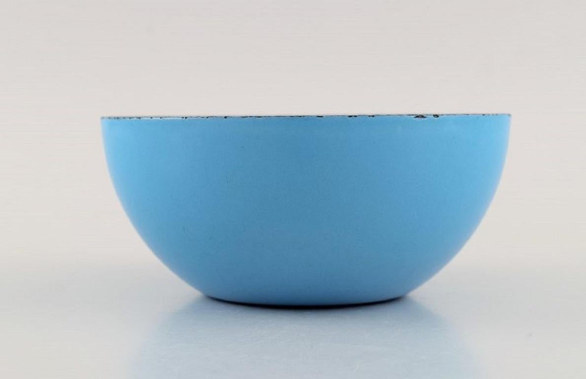 Kaj Franck (1911-1989) for Finel. Light blue bowl in enamelled metal. 
Finnish design, mid-20th century.
Measures: 14 x 6 cm.
In excellent condition. Minimal age-related wear.
Stamped.