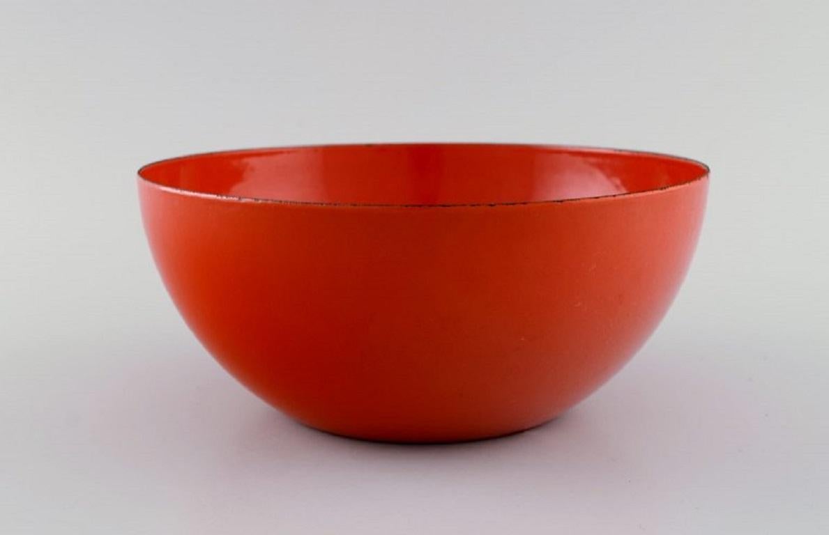 Kaj Franck (1911-1989) for Finel. Red bowl in enamelled metal. 
Finnish design, mid 20th century.
Measures: 20 x 9 cm.
In excellent condition. Minimal age-related use wear.
Stamped.