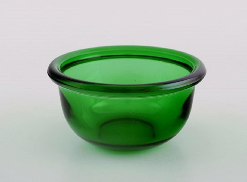 Kaj Franck (1911-1989) for Nuutajärvi. 10 Luna seafood bowls / rinse bowls in green mouth-blown art glass,
1970s.
Measures: 11 x 5.8 cm.
In excellent condition.