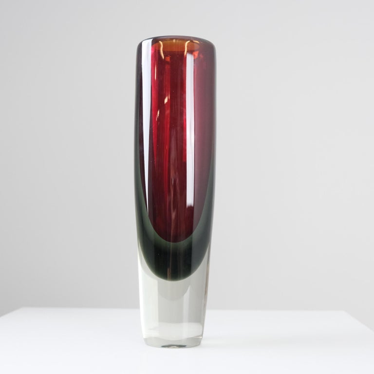 Kaj Franck Art Glass Object KF 239 in Red and Grey Green Shade