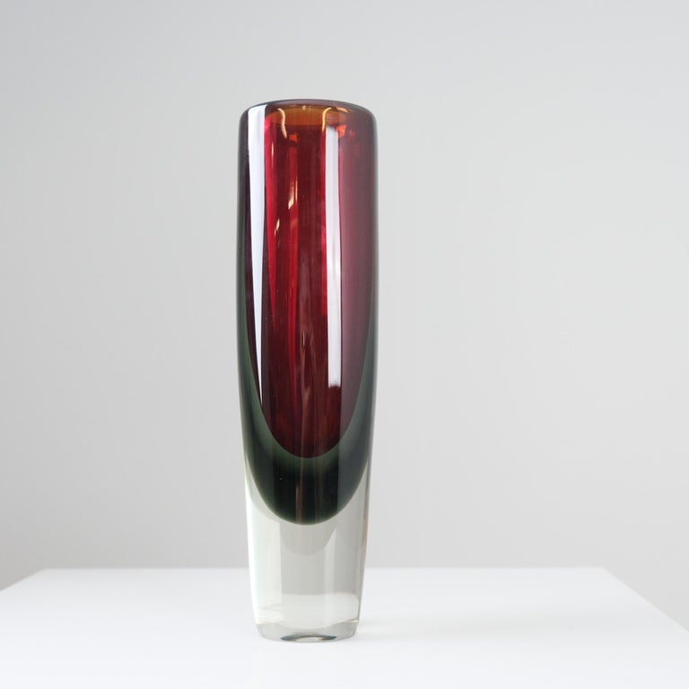 Kaj Franck Art Glass Object KF 239 in Red and Grey Green Shade