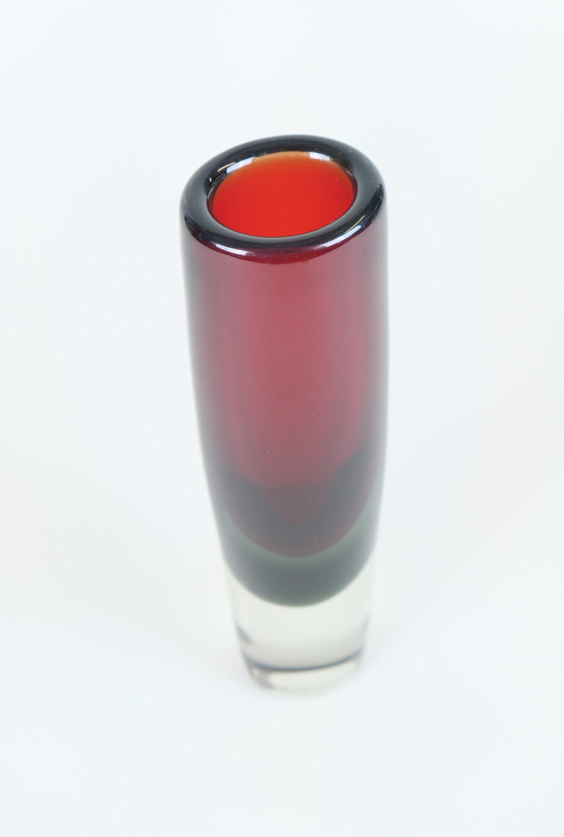Scandinave moderne Kaj Franck Art Glass Objects for Objects KF 239 in Red & Grey Green Shade, Nuutajärvi 1962 en vente