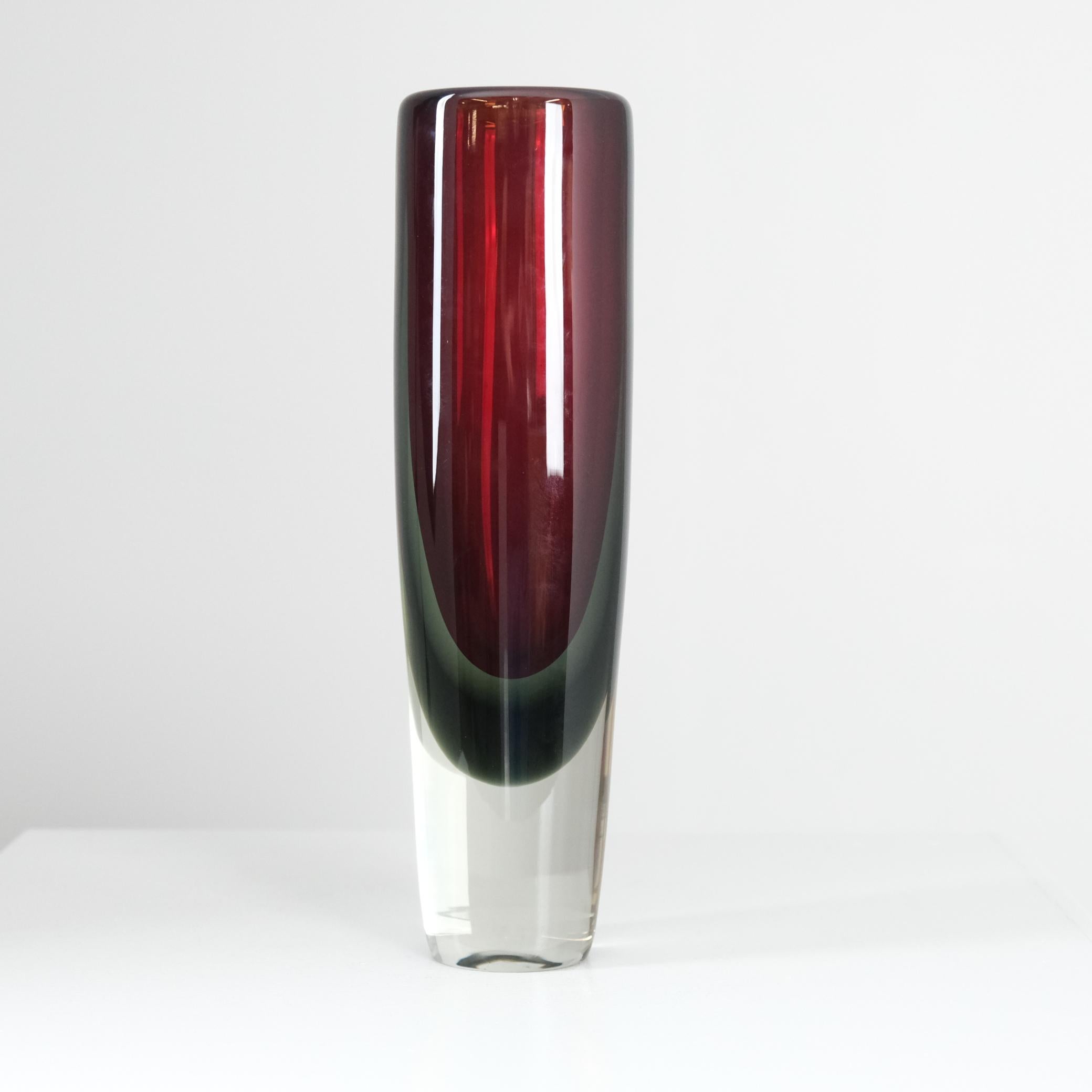 Kaj Franck Kunstglasobjekt KF 239 in Rot & Graugrün, Nuutajärvi 1962 (Skandinavische Moderne) im Angebot