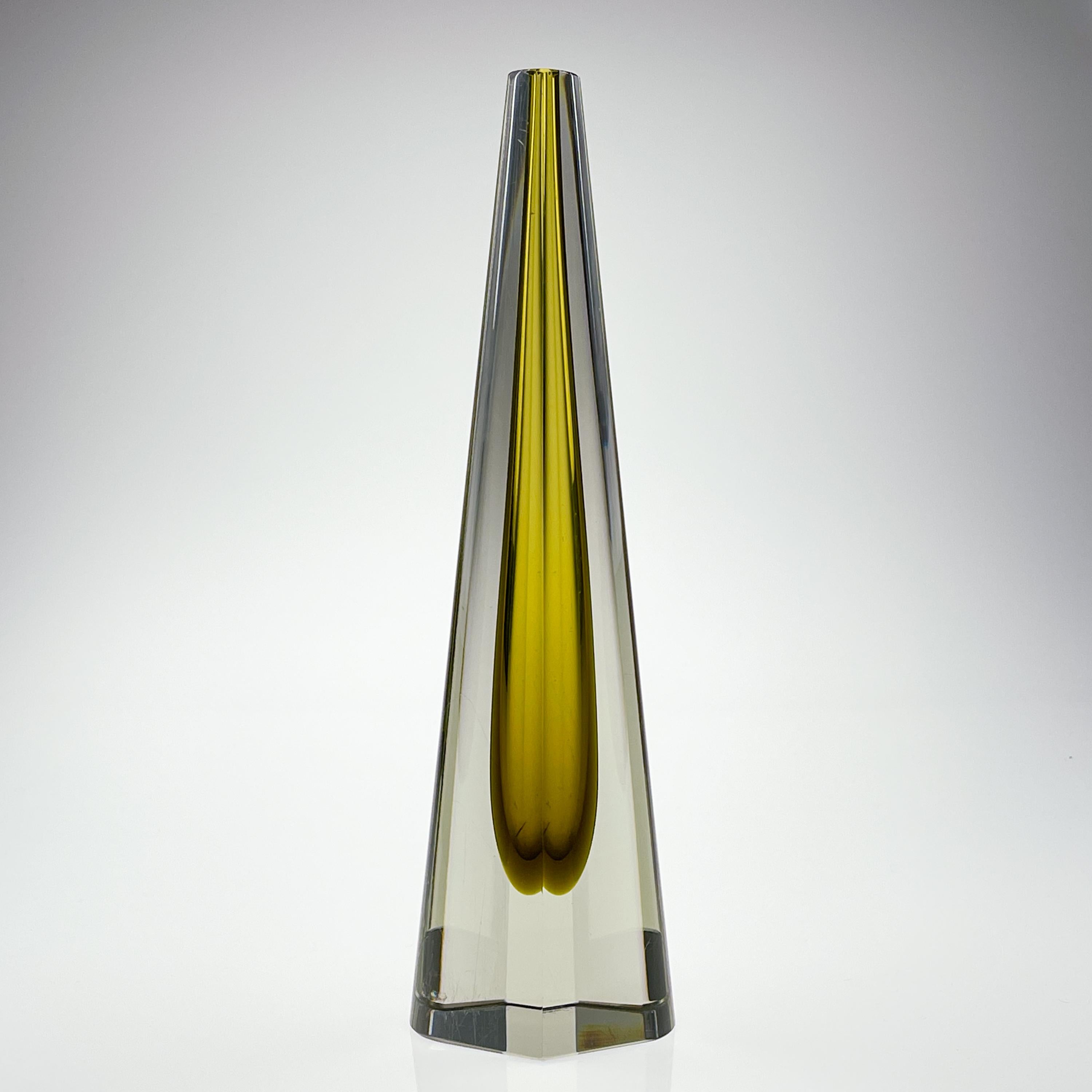 Mid Century Kaj Franck Clear Glass Artobject Obelisk Yellow Handblown Sculpture In Good Condition For Sale In EL Waalre, NL