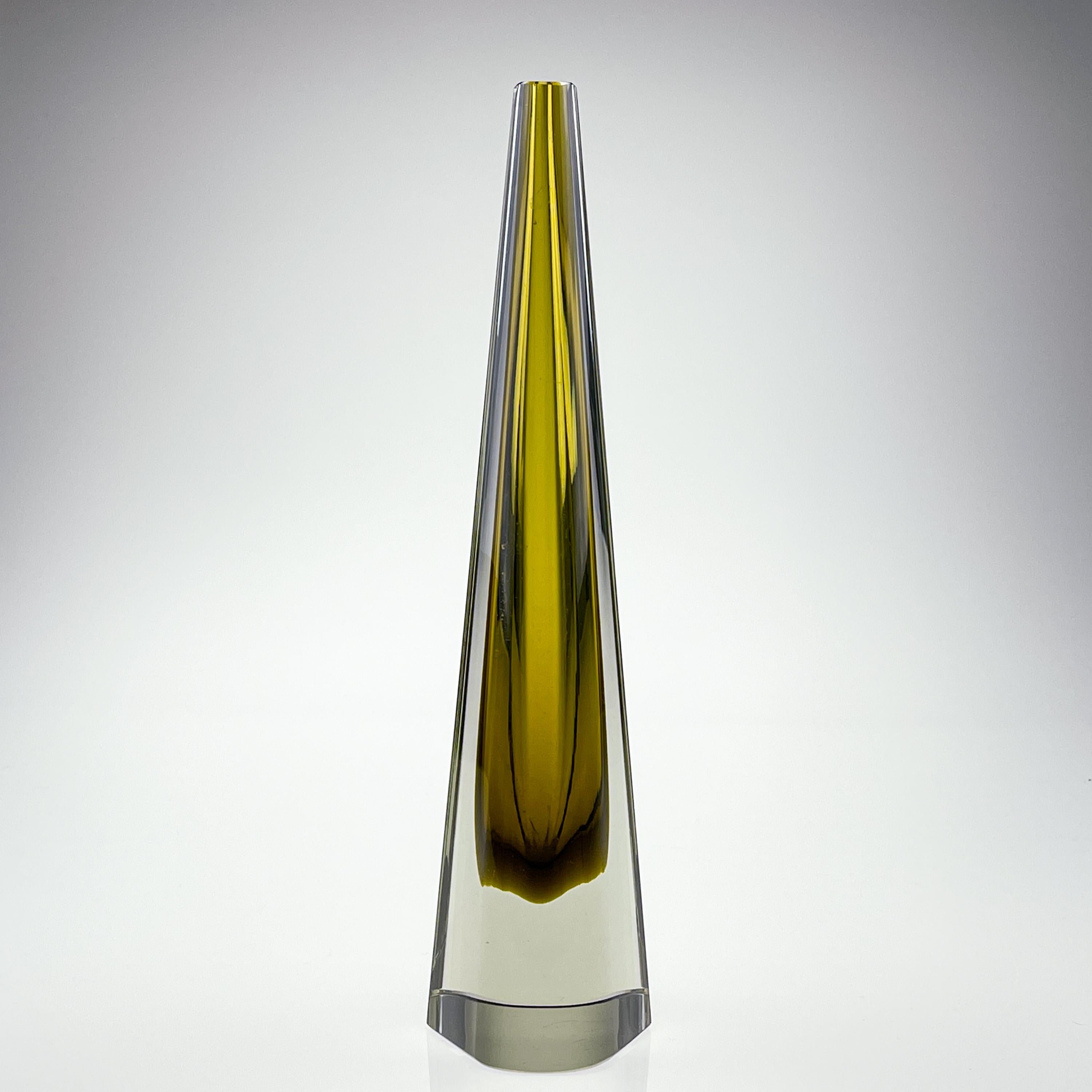 Verre Mid Century Kaj Franck Clear Glass Artobject Obelisk Yellow Handblown Sculpture en vente