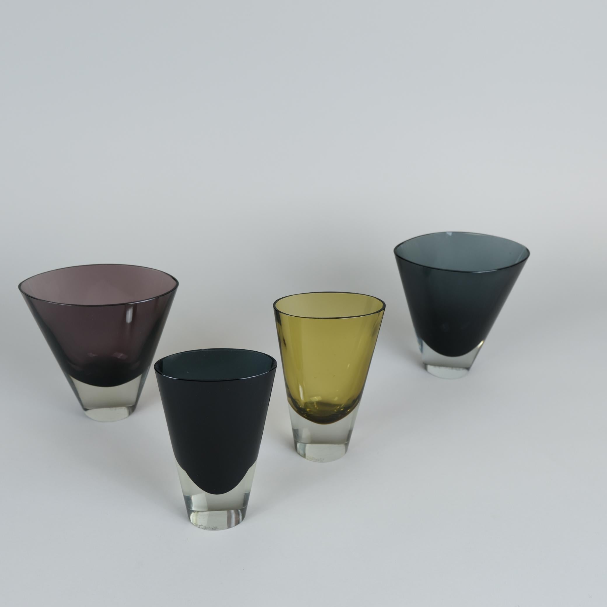 Kaj Franck, Vases bleu et violet modèle KF 234 de 1956 et 1960, Nuutajärvi en vente 3