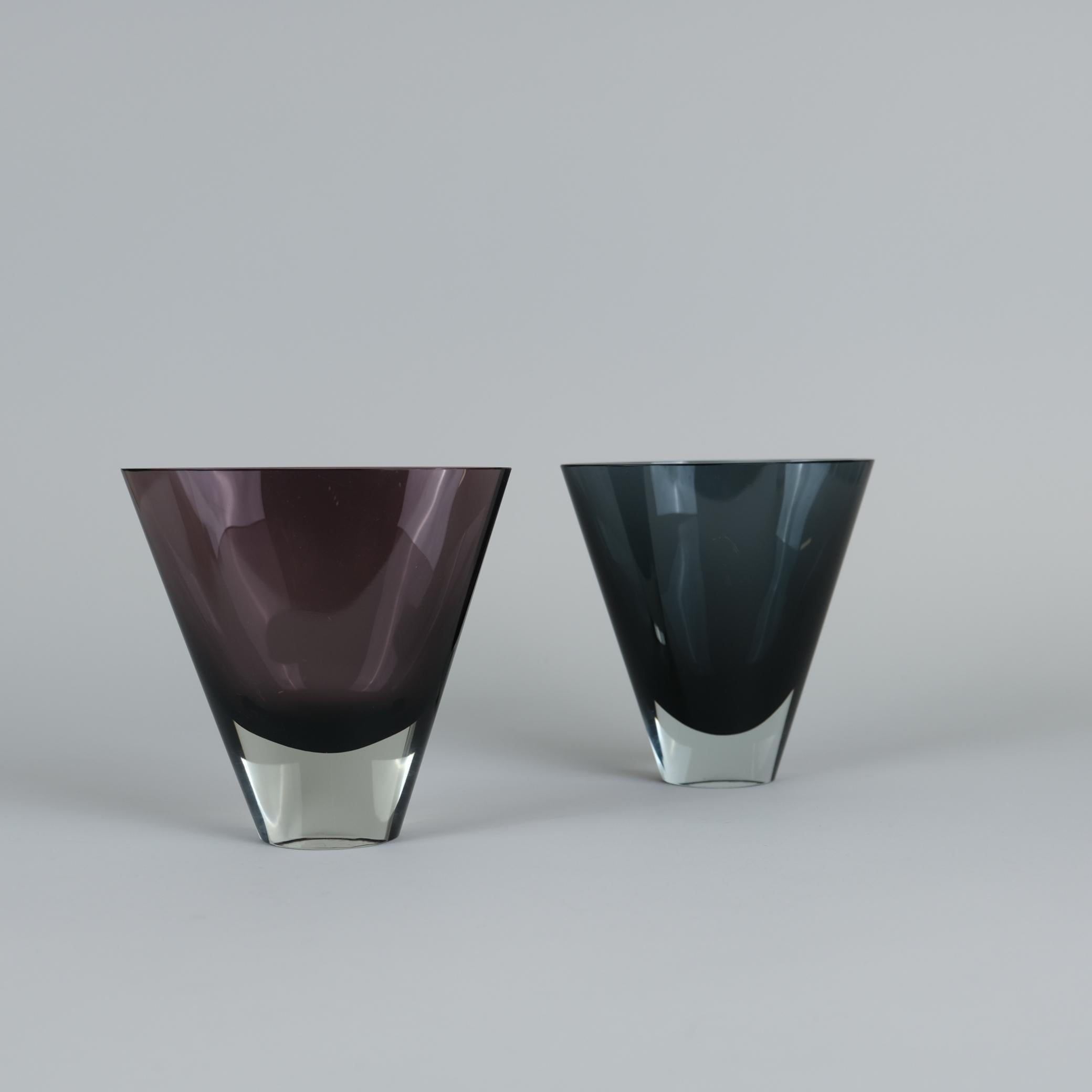 Scandinave moderne Kaj Franck, Vases bleu et violet modèle KF 234 de 1956 et 1960, Nuutajärvi en vente