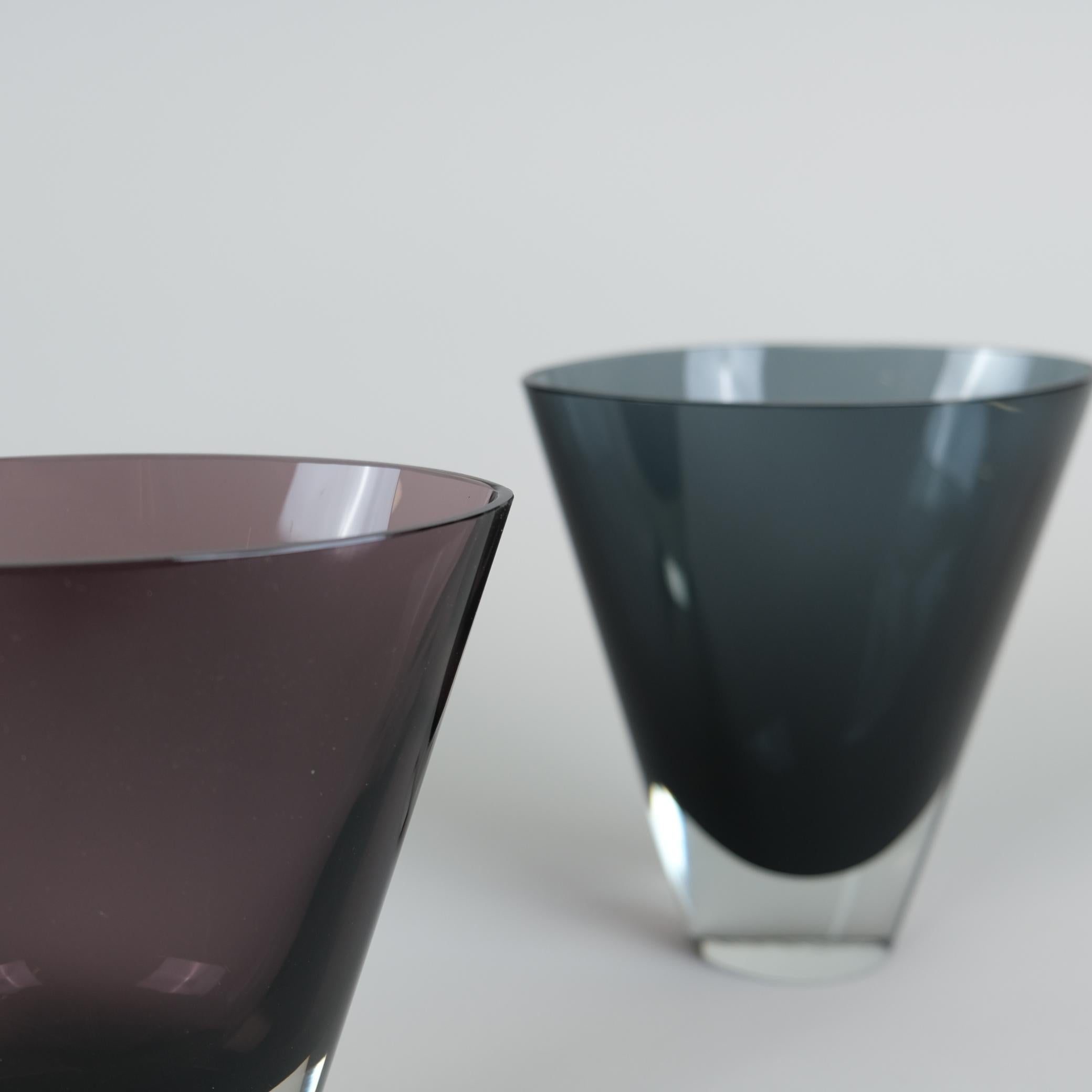Finlandais Kaj Franck, Vases bleu et violet modèle KF 234 de 1956 et 1960, Nuutajärvi en vente