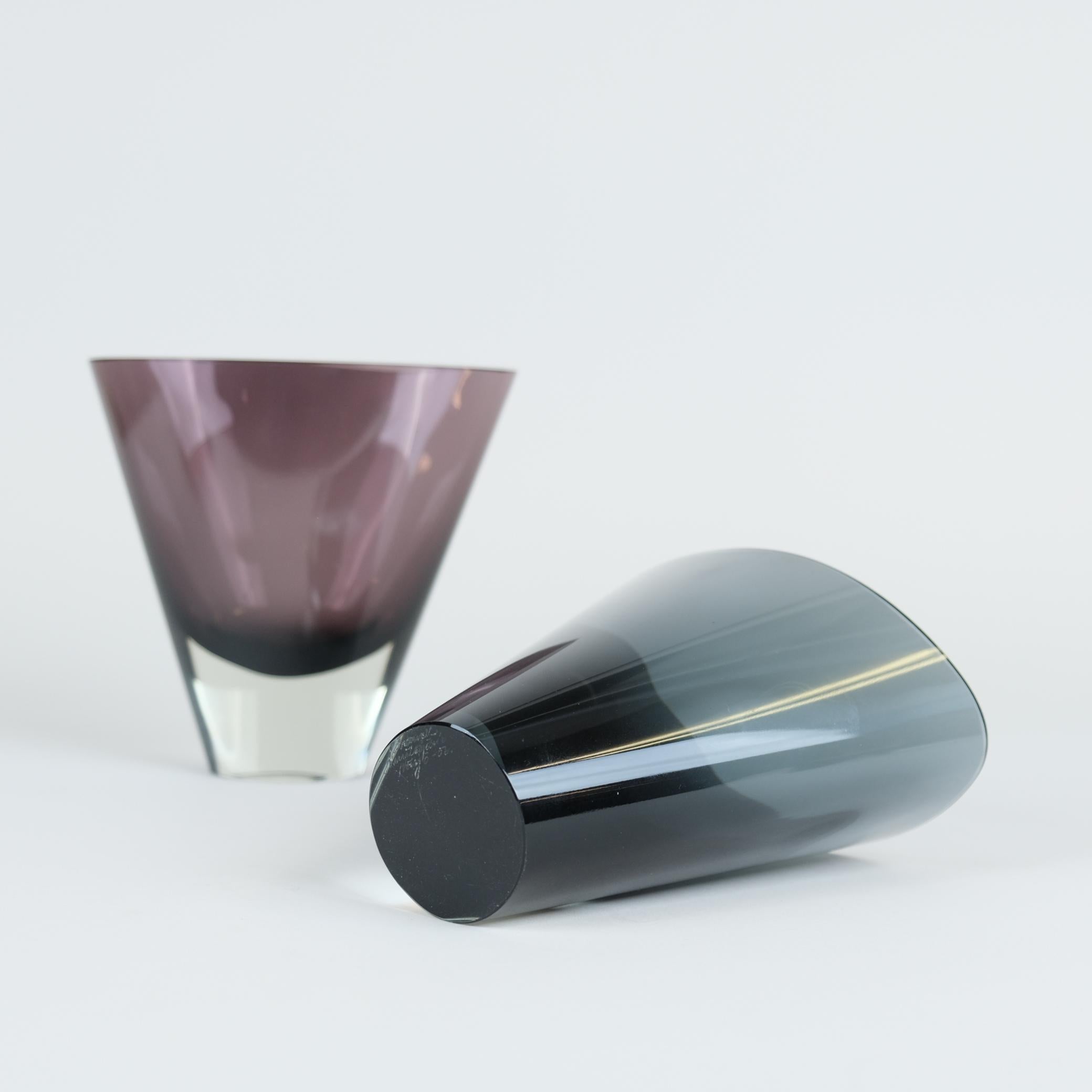 Verre d'art Kaj Franck, Vases bleu et violet modèle KF 234 de 1956 et 1960, Nuutajärvi en vente