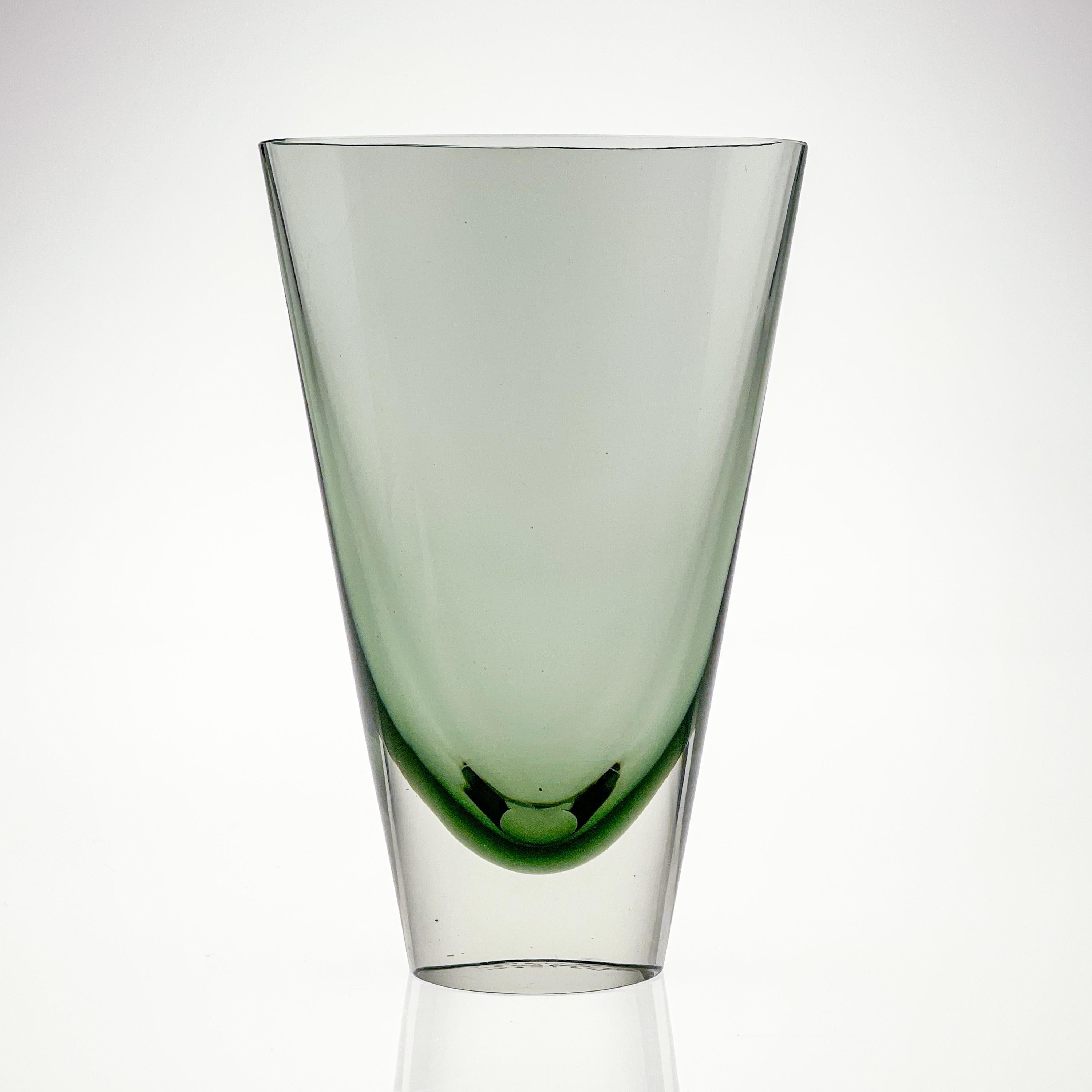 Kaj Franck – Clear and green glass Art object / Vase, model KF 234 – Nuutajärvi-Notsjö glassworks, 1961

Artist
Kaj Franck (Vyborg, Finland 1911 – Santorini, Greece 1989) was an influential Finish designer and leading figure in Finish art-world