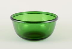 Kaj Franck, Finnish glass artist. Large ‘Luna’ bowl in green art glass. 1970s